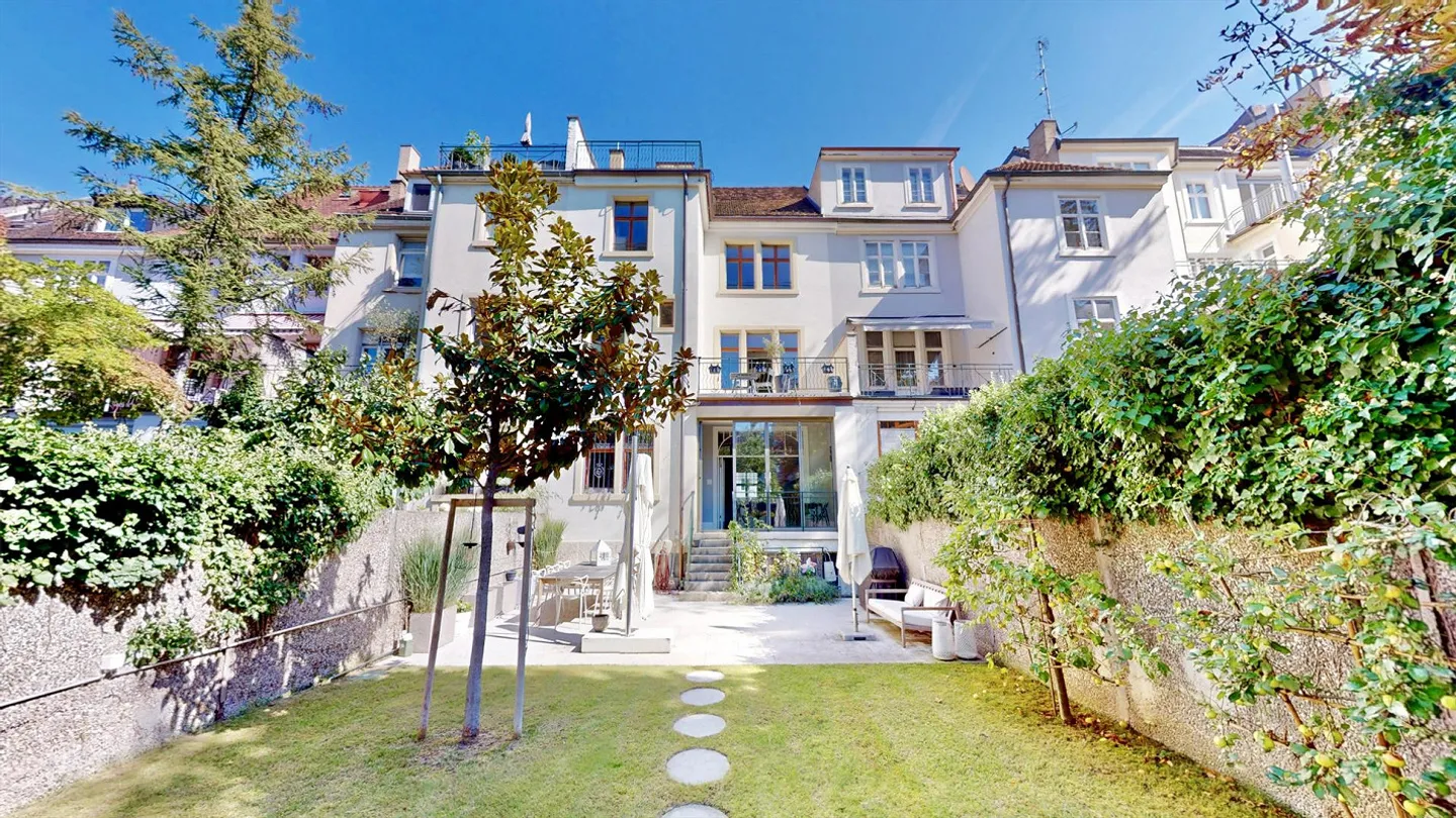 Villa in stile Liberty completamente ristrutturata nel quartiere Paulus (ascensore) con grande giardino - Foto 1 di 14