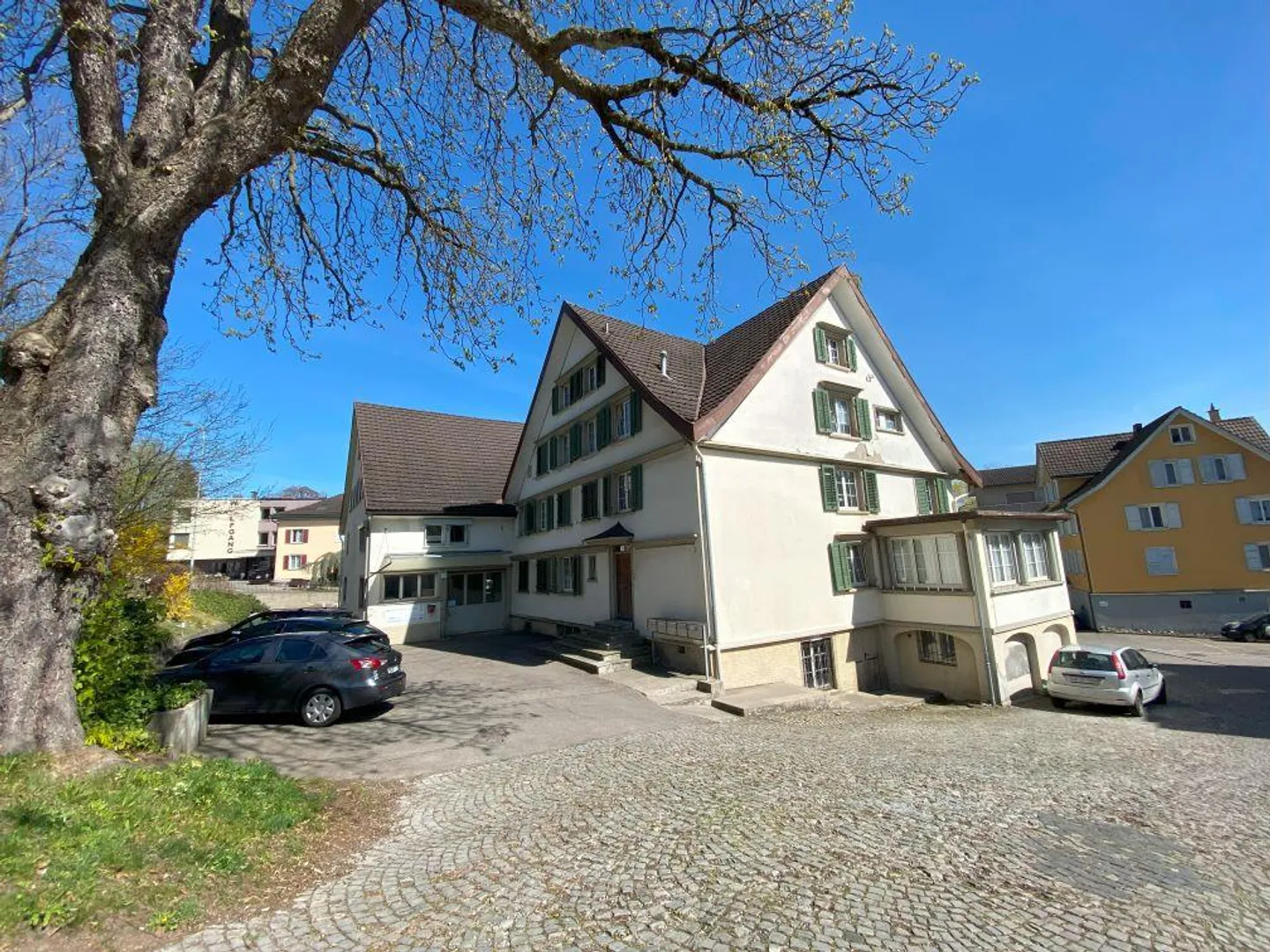 Locaux commerciaux spacieux à Oberuzwil à louer - Photo 2 sur 9