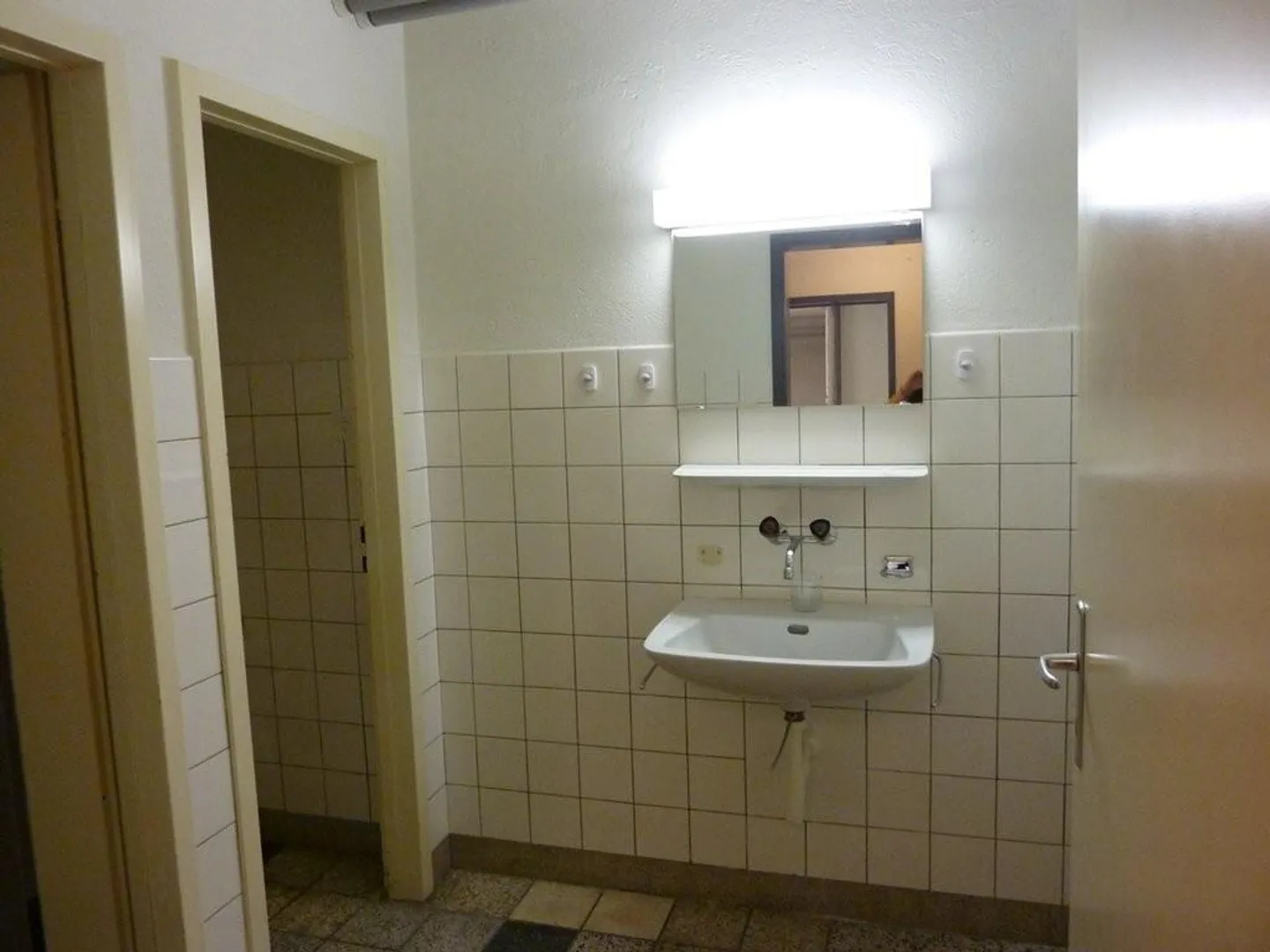 Zentral gelegene Ladenfläche mit Lagerraum Nähe Brausebad - Foto 9 von 10