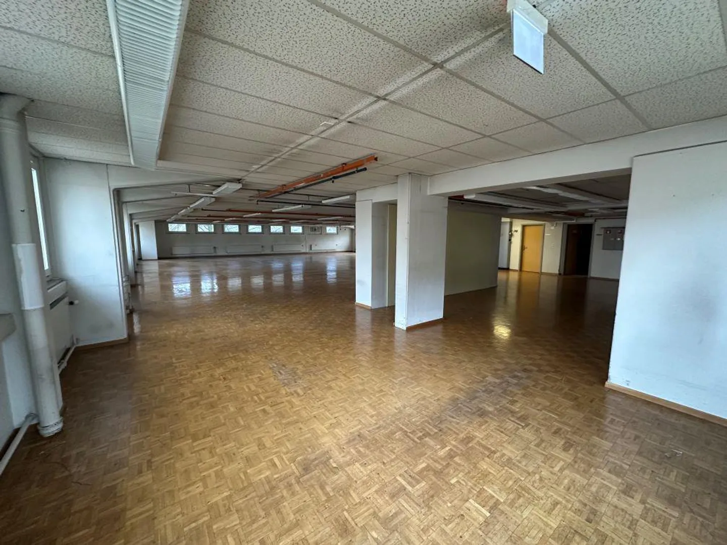 Locaux commerciaux spacieux à Oberuzwil à louer - Photo 6 sur 9