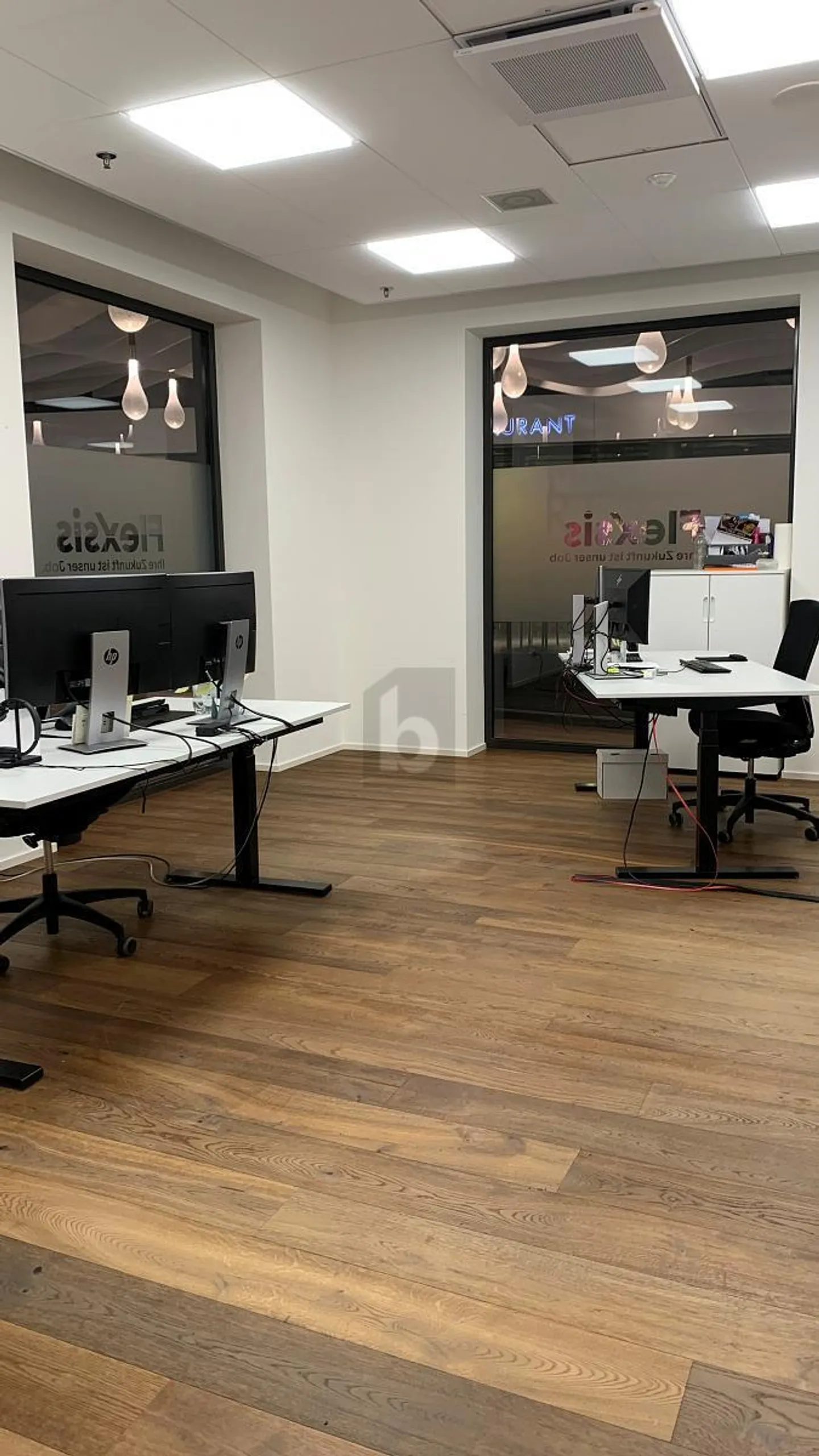 Grosszügiges Büro mit Küche - Foto 1 von 6