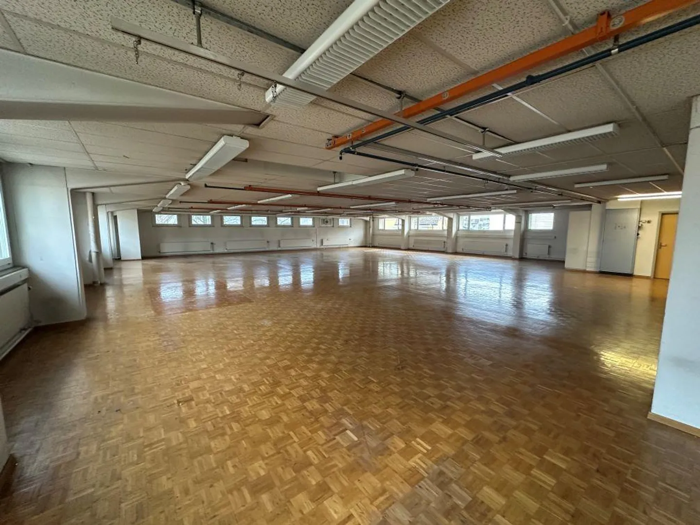 Locaux commerciaux spacieux à Oberuzwil à louer - Photo 4 sur 9