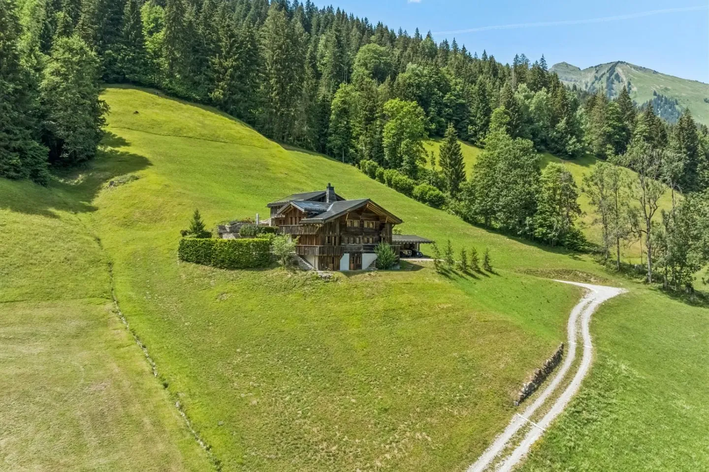 Chalet extraordinaire - élégance alpine aux portes de Gstaad - Photo 1 sur 13