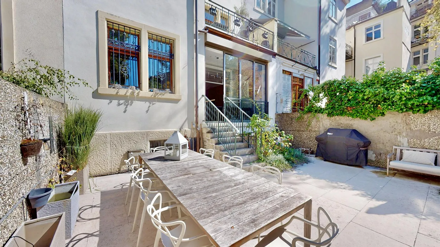 Villa in stile Liberty completamente ristrutturata nel quartiere Paulus (ascensore) con grande giardino - Foto 8 di 14