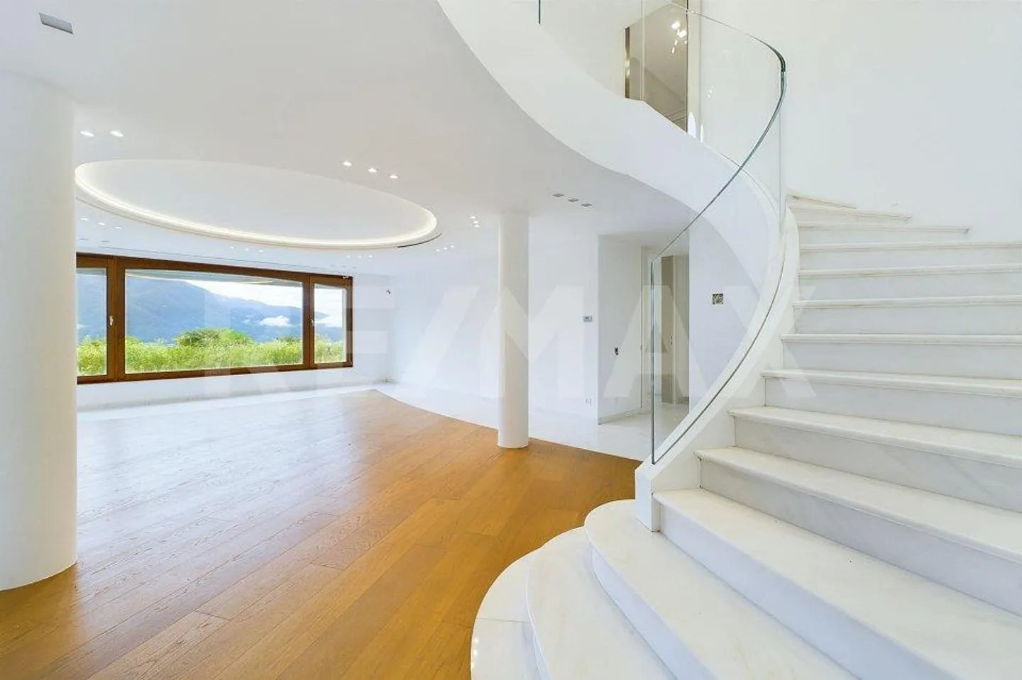 Elegant Mediterranean villa with large garden - Photo 1 of 13