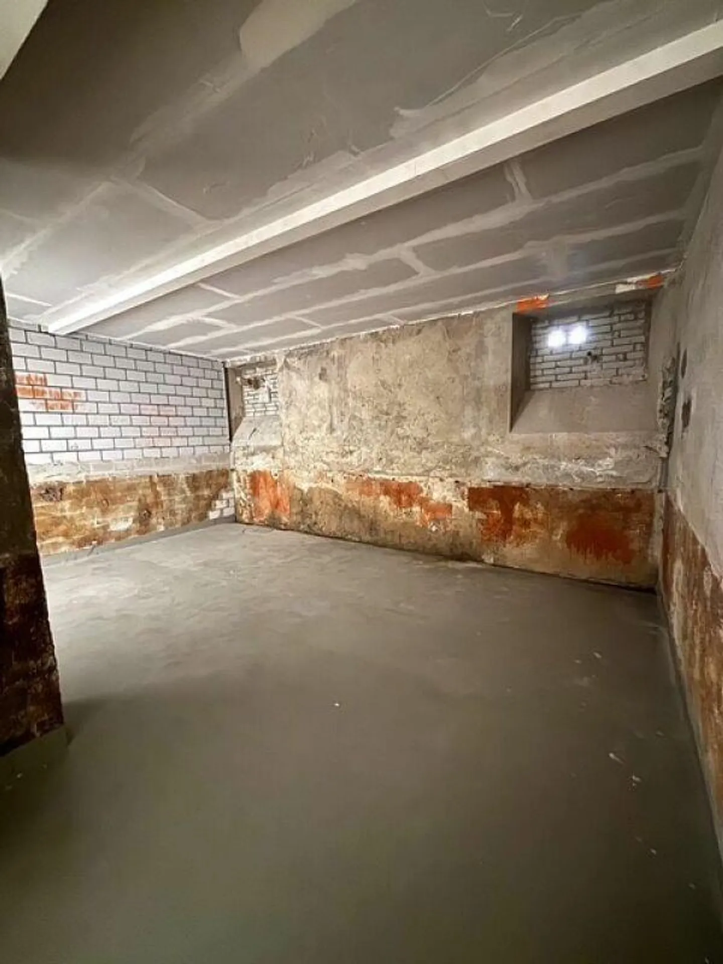 Spazioso magazzino vicino alla stazione di Seewen - Foto 5 di 7