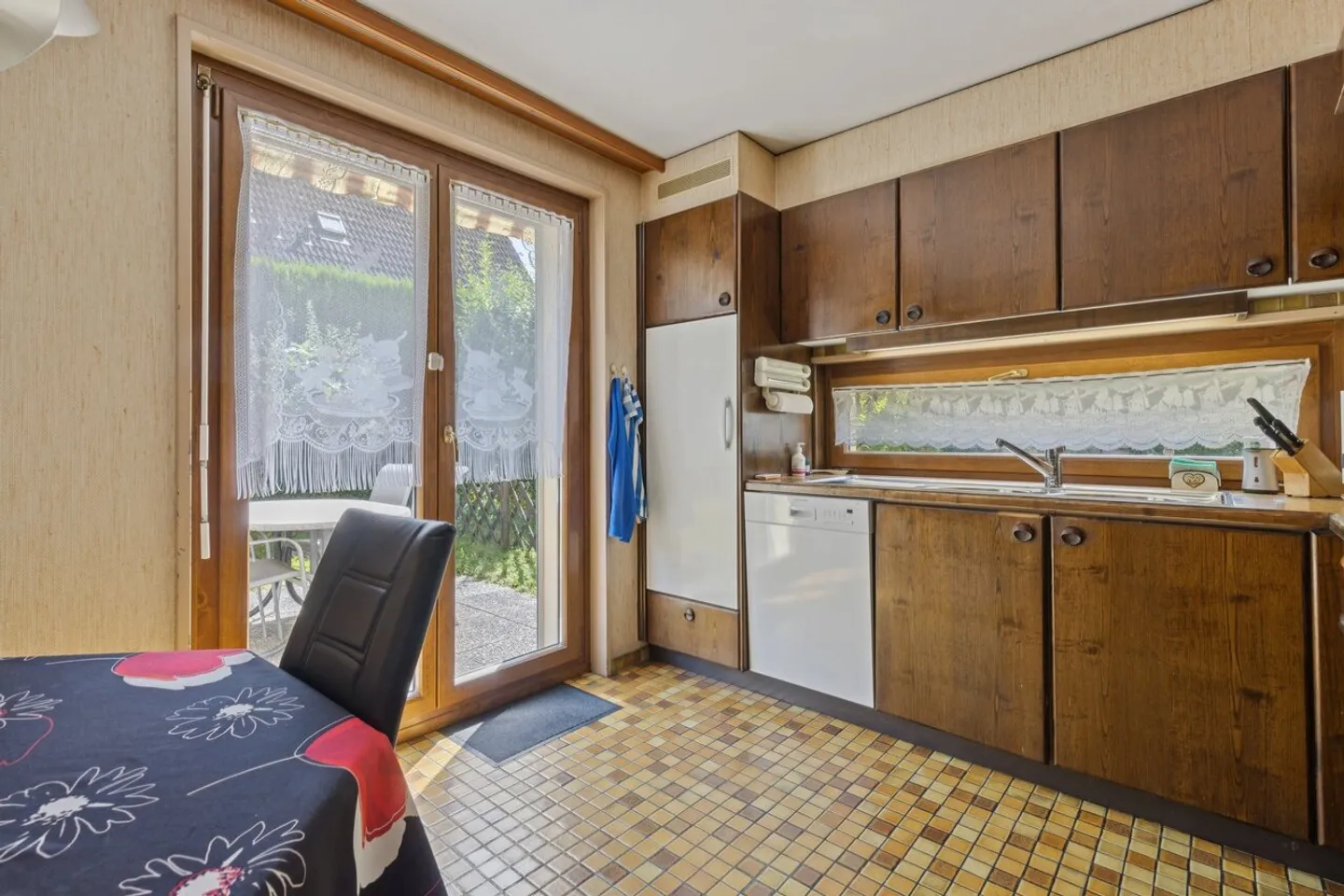 Casa a schiera con giardino in una zona tranquilla - Foto 4 di 5