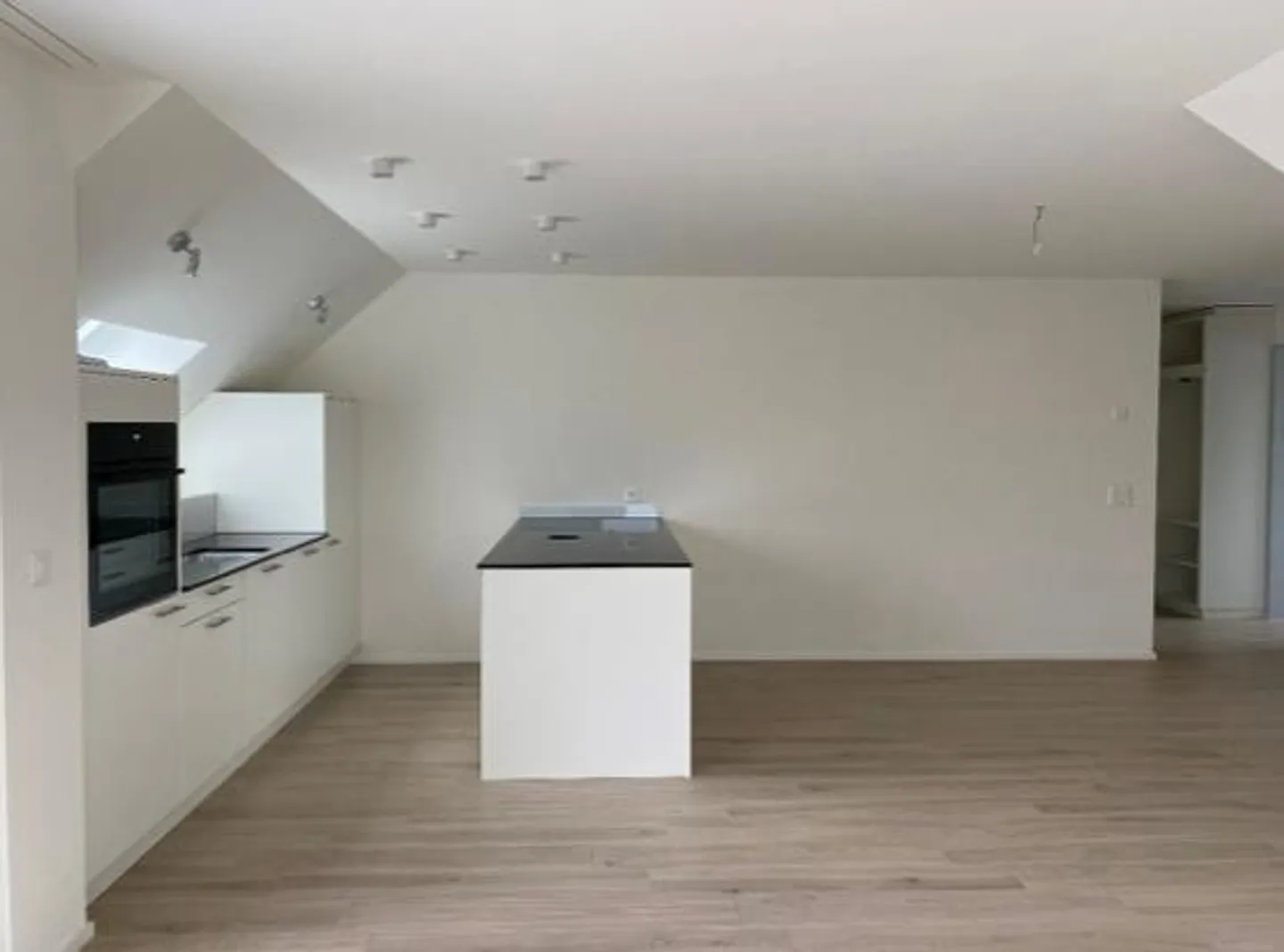 Appartamento Attico Spazioso - Foto 3 di 7