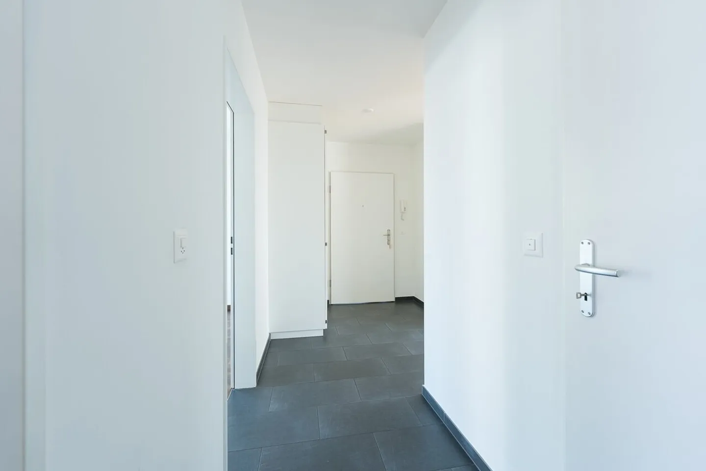 Apartment for rent - Photo 3 of 13