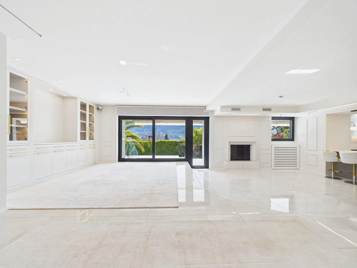 Luxusvilla mit Pool und Garten - Foto 5 von 13