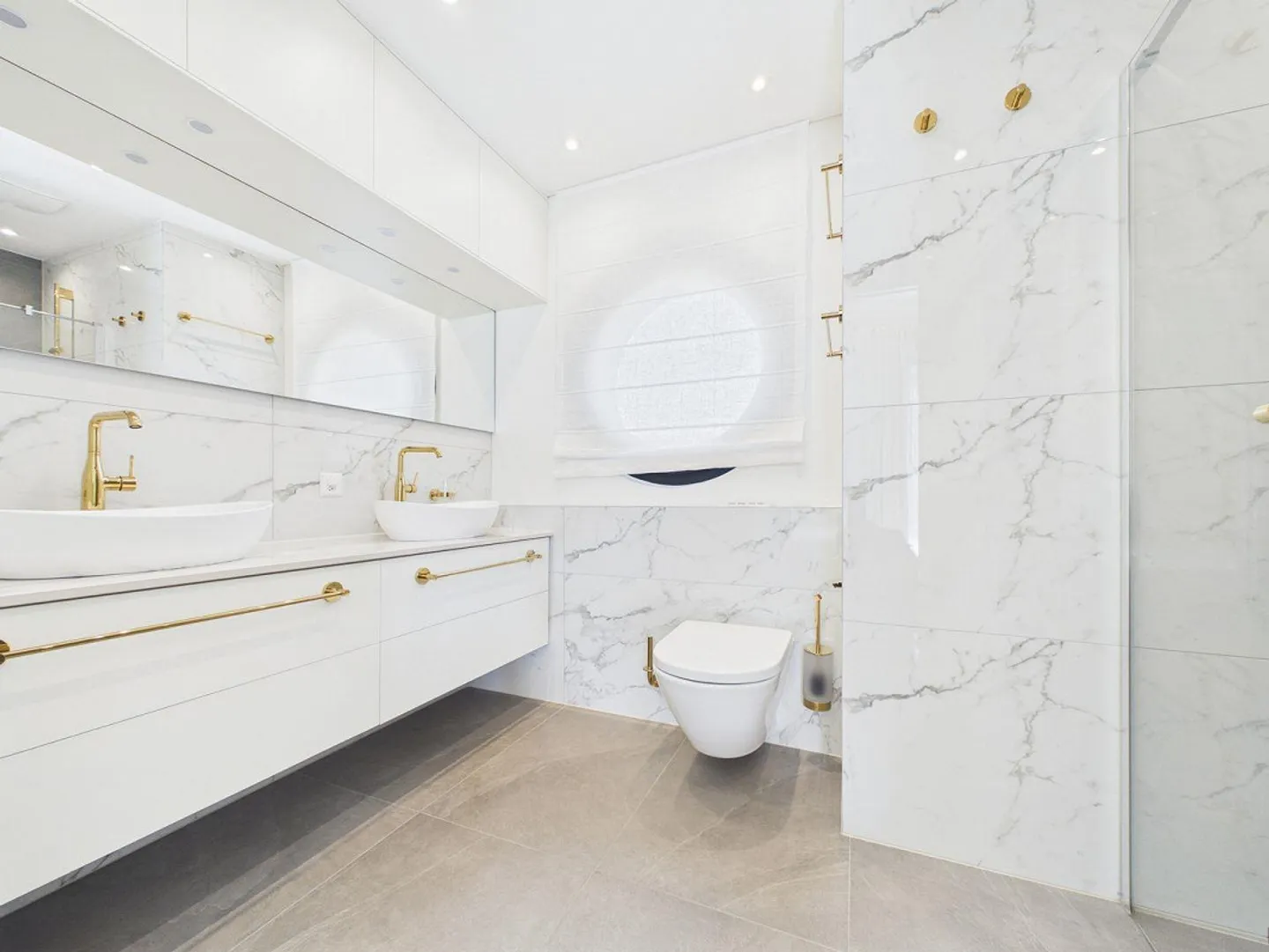 Luxusvilla mit Pool und Garten - Foto 9 von 13