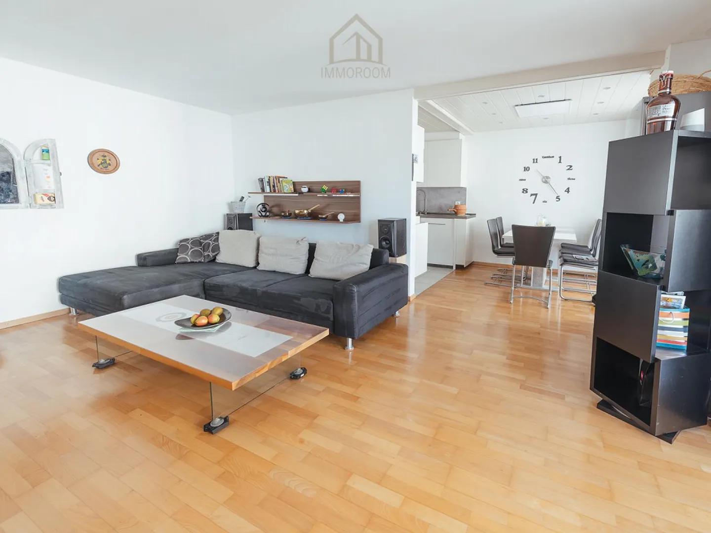 Modern apartment in a quiet, family-friendly location - Photo 2 of 16