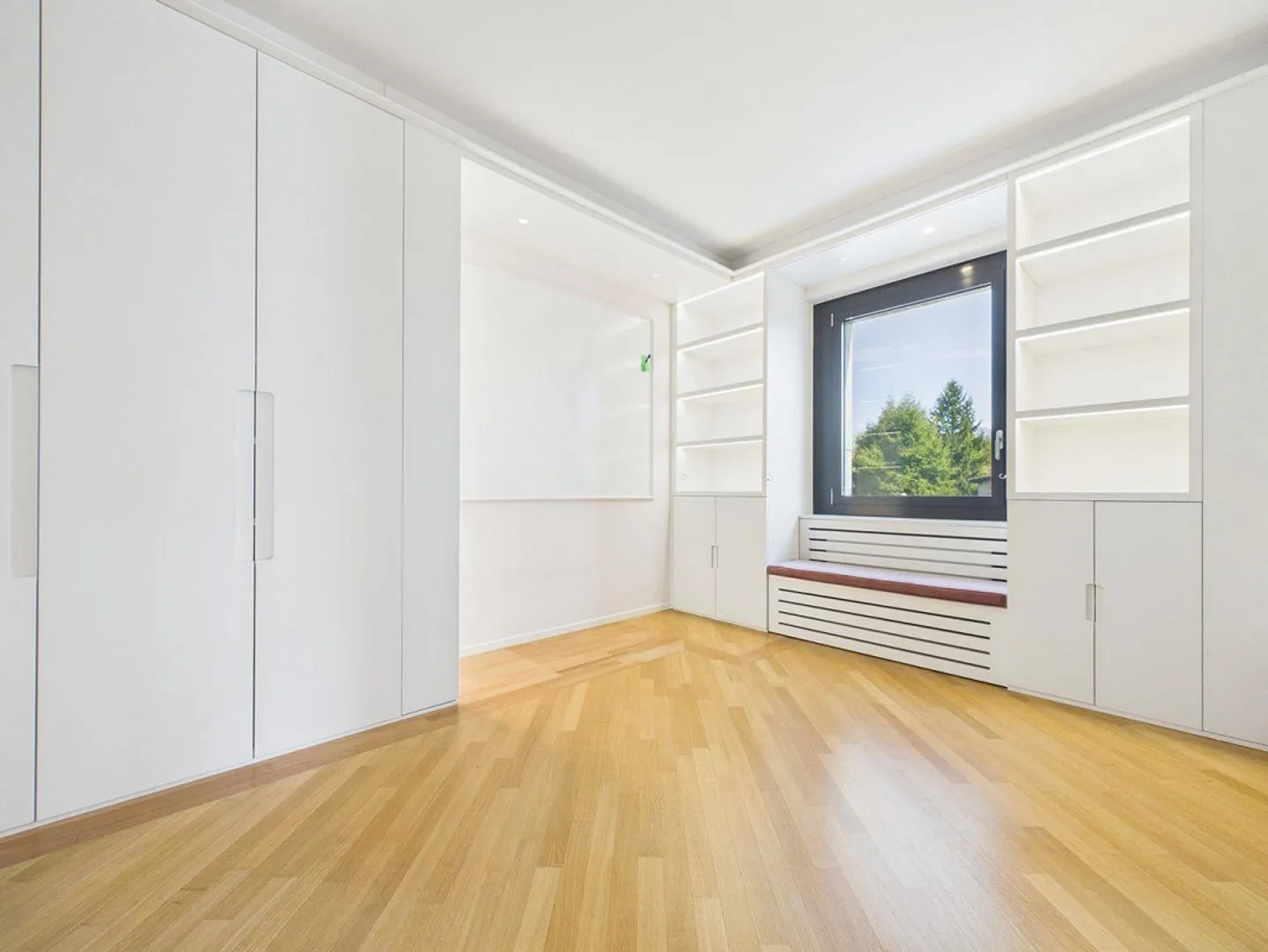 Luxusvilla mit Pool und Garten - Foto 11 von 13