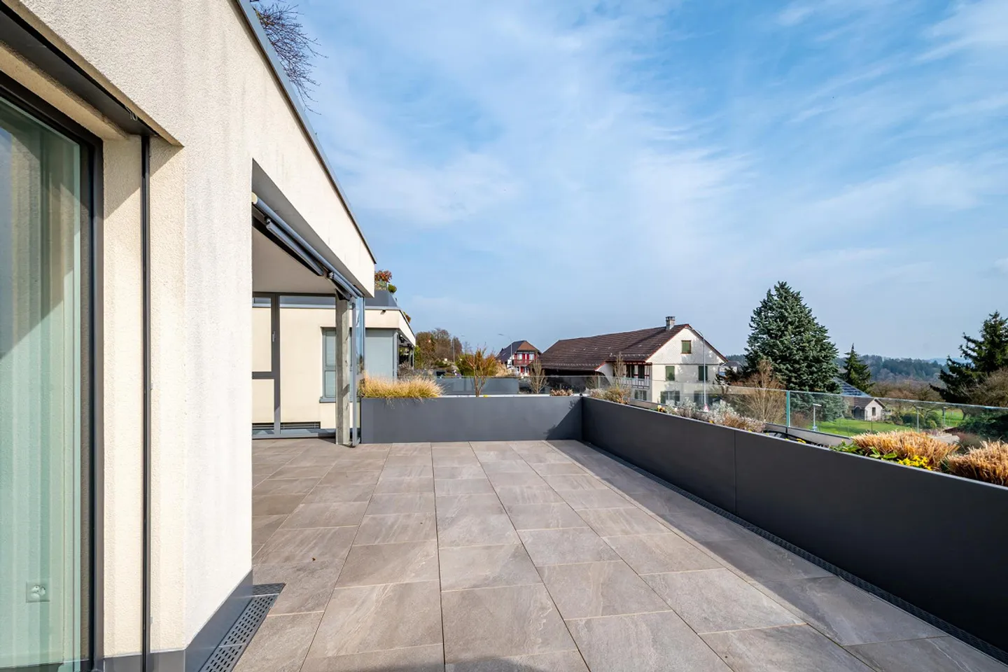 First-class apartment with attractive sun terrace - Photo 2 of 18