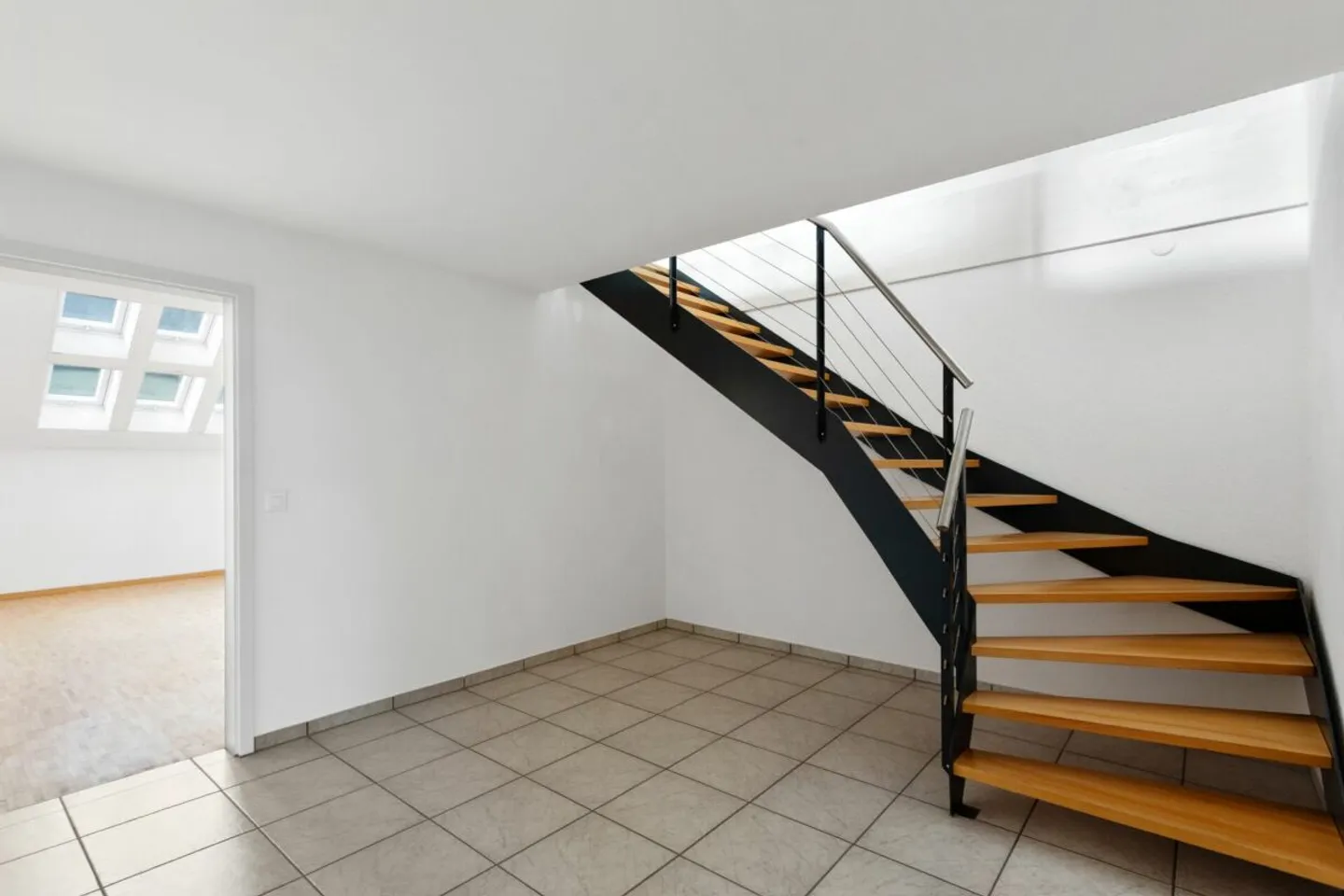 Ampio appartamento duplex di 5 ½ locali con loggia accogliente e vista sul verde! - Foto 4 di 13