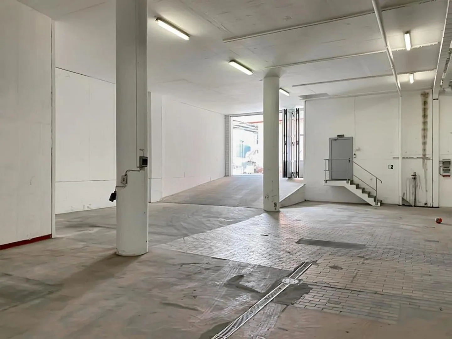 Flexible warehouse or production space for rent in Bischofszell - Photo 3 of 12