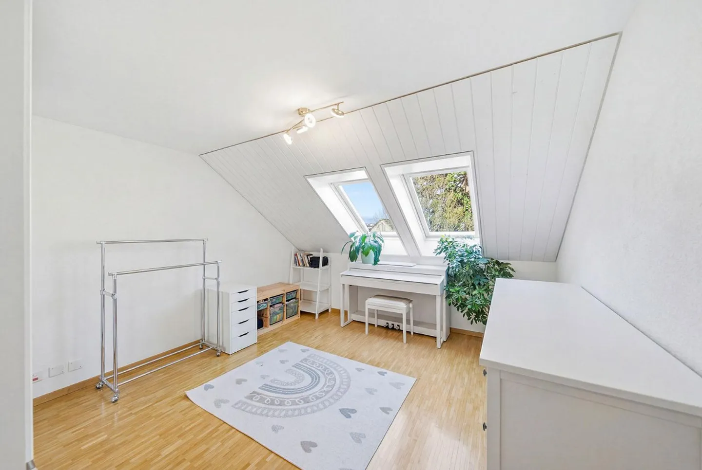 Confort de vie sur deux niveaux - Maisonette de 4,5 pièces à quelques minutes de la ville - Photo 5 sur 5