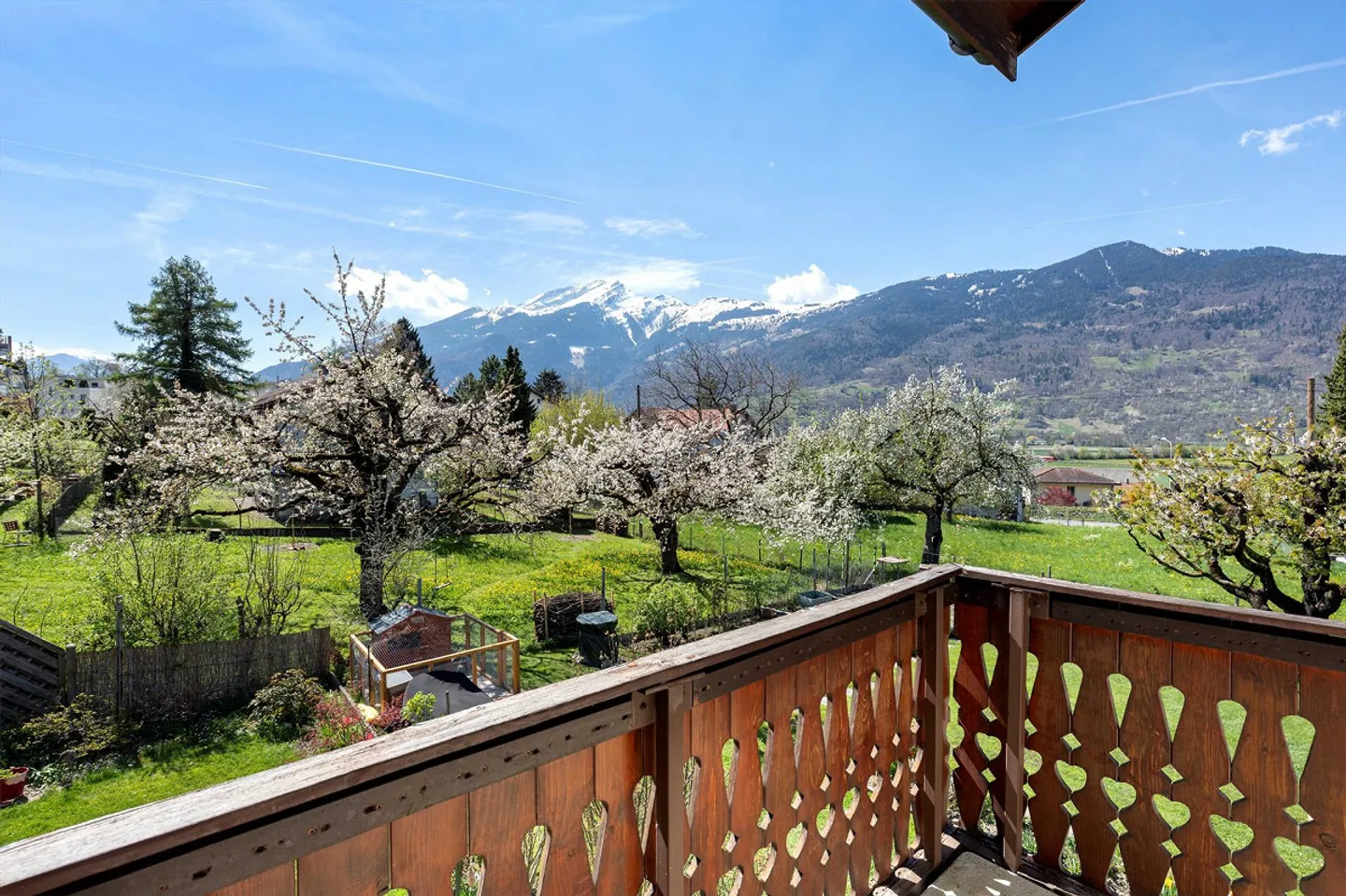 Maison de famille en rangée ensoleillée avec charme dans un emplacement calme - Photo 3 sur 12