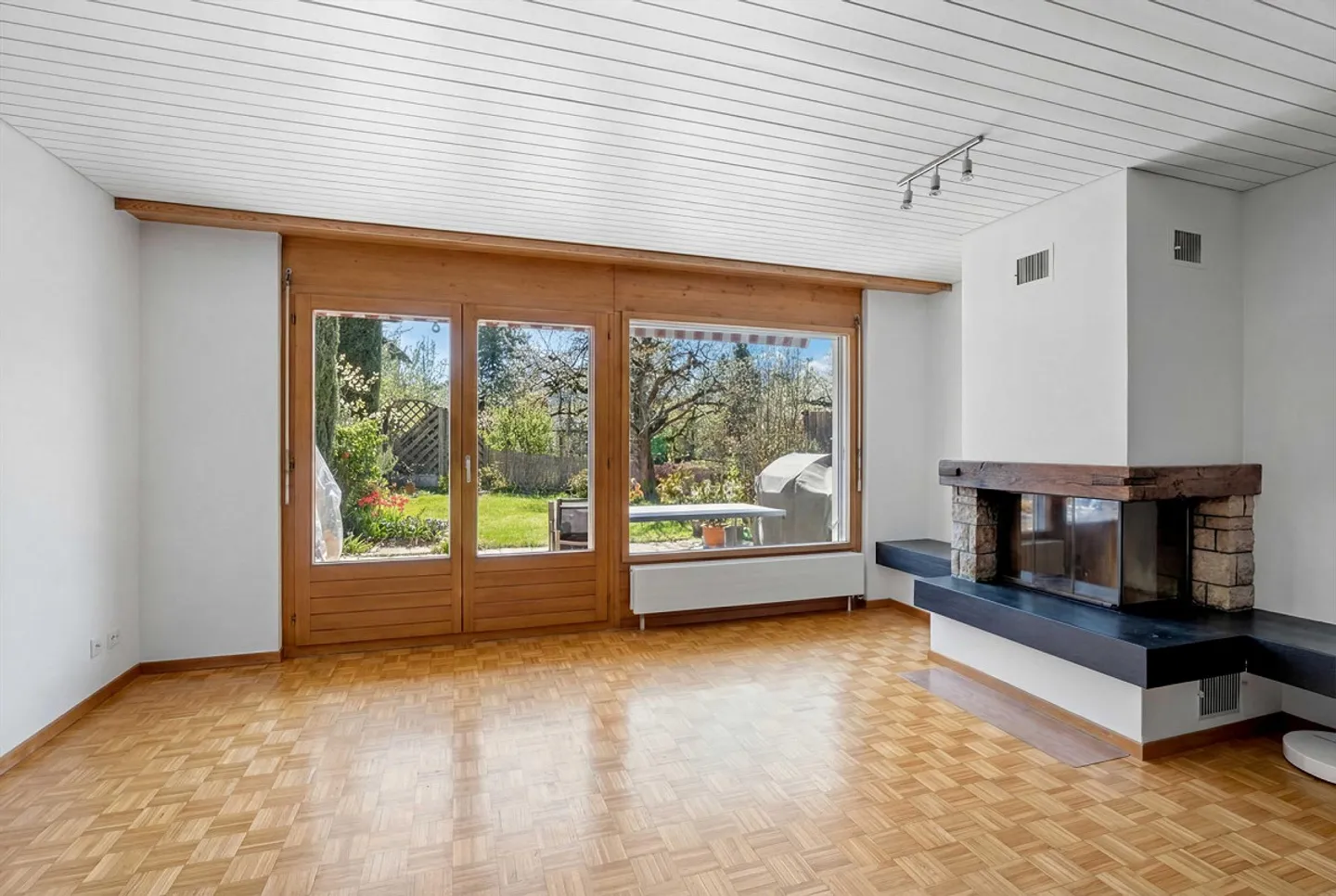 Maison de famille en rangée ensoleillée avec charme dans un emplacement calme - Photo 4 sur 12