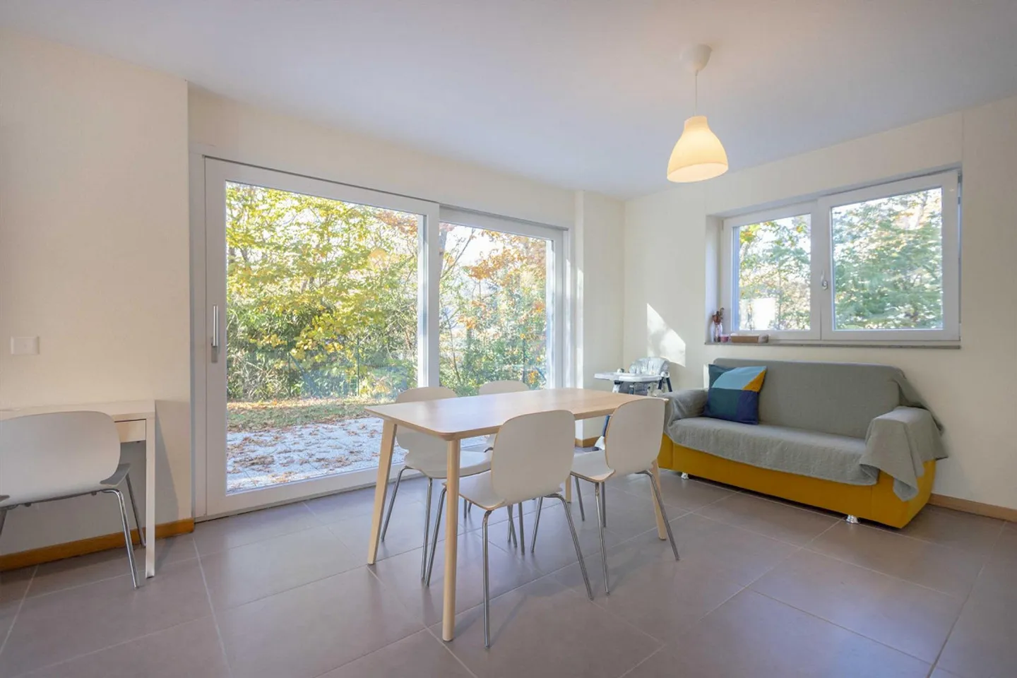 MODERN UND GERÄUMIG 3.5 ZIMMER MIT GROSSEN GARTEN IN BREGANZONA - Foto 5 von 9