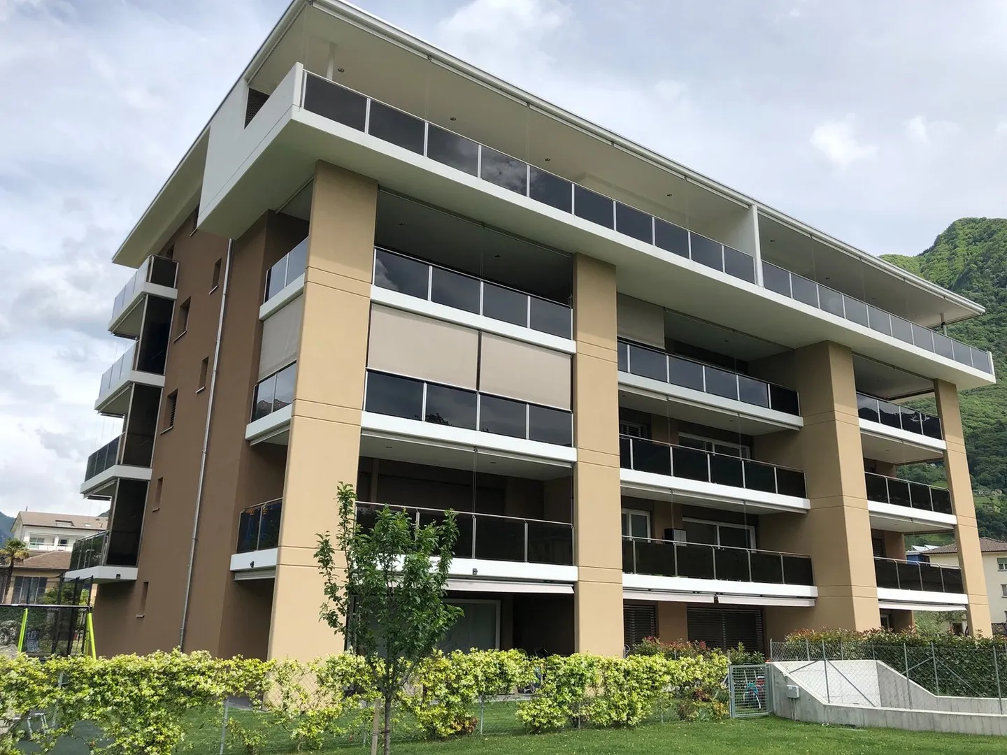 Ampio appartamento di 2,5 stanze, garage e parcheggio esterno inclusi! - Foto 1 di 6