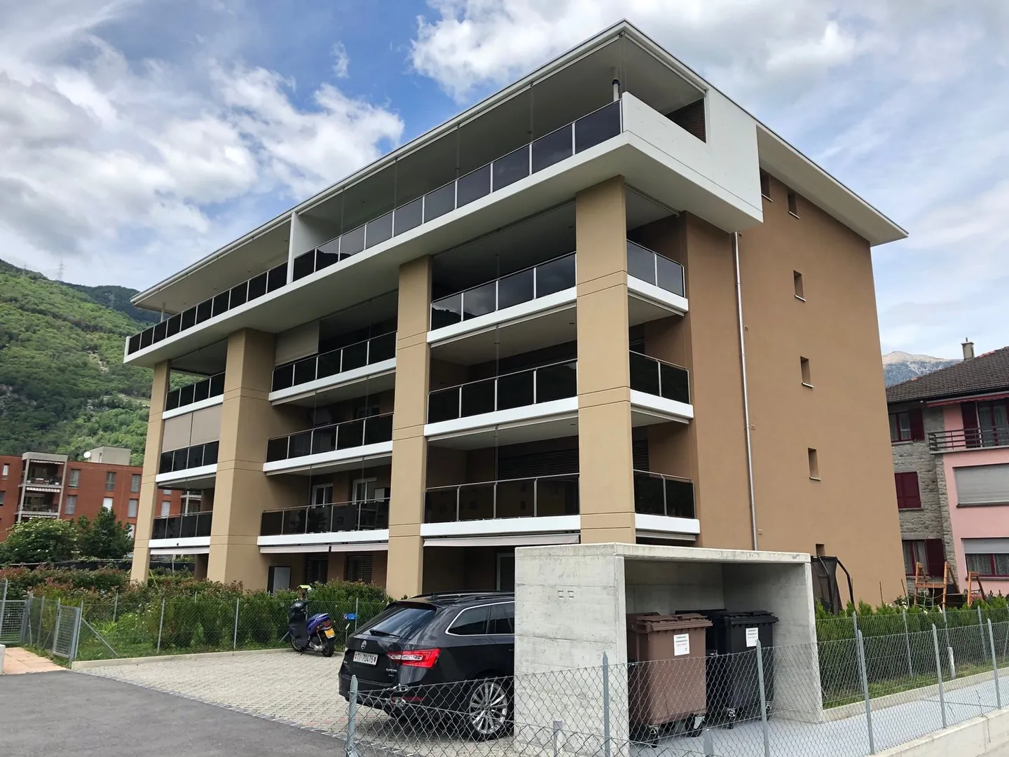 Ampio appartamento di 2,5 stanze, garage e parcheggio esterno inclusi! - Foto 2 di 6