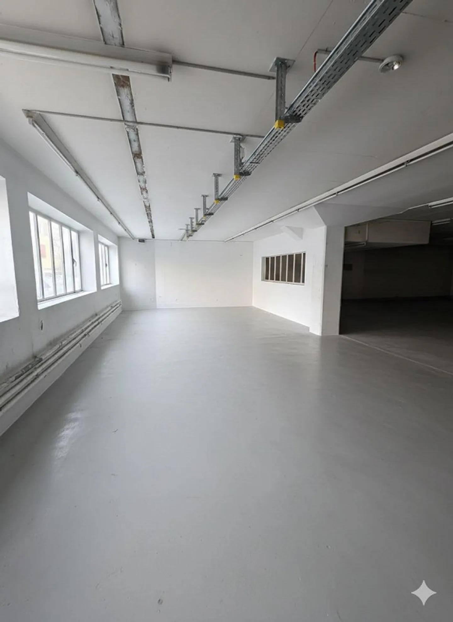 Atelier à louer - Photo 4 sur 9