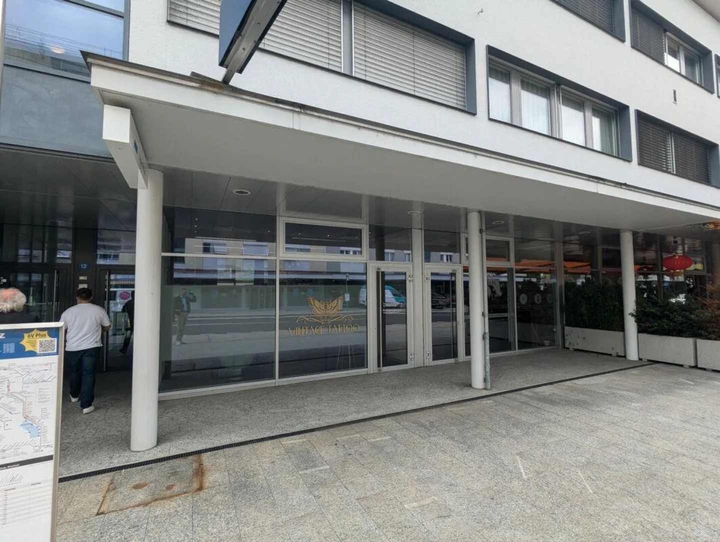 Espace de vente dans un emplacement privilégié à Rotkreuz - Photo 2 sur 14
