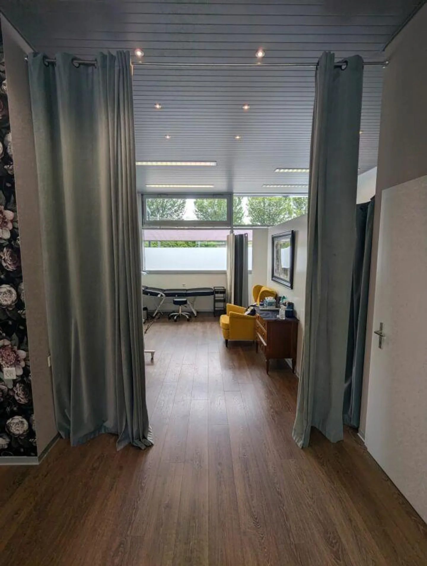 Espace de vente dans un emplacement privilégié à Rotkreuz - Photo 7 sur 14