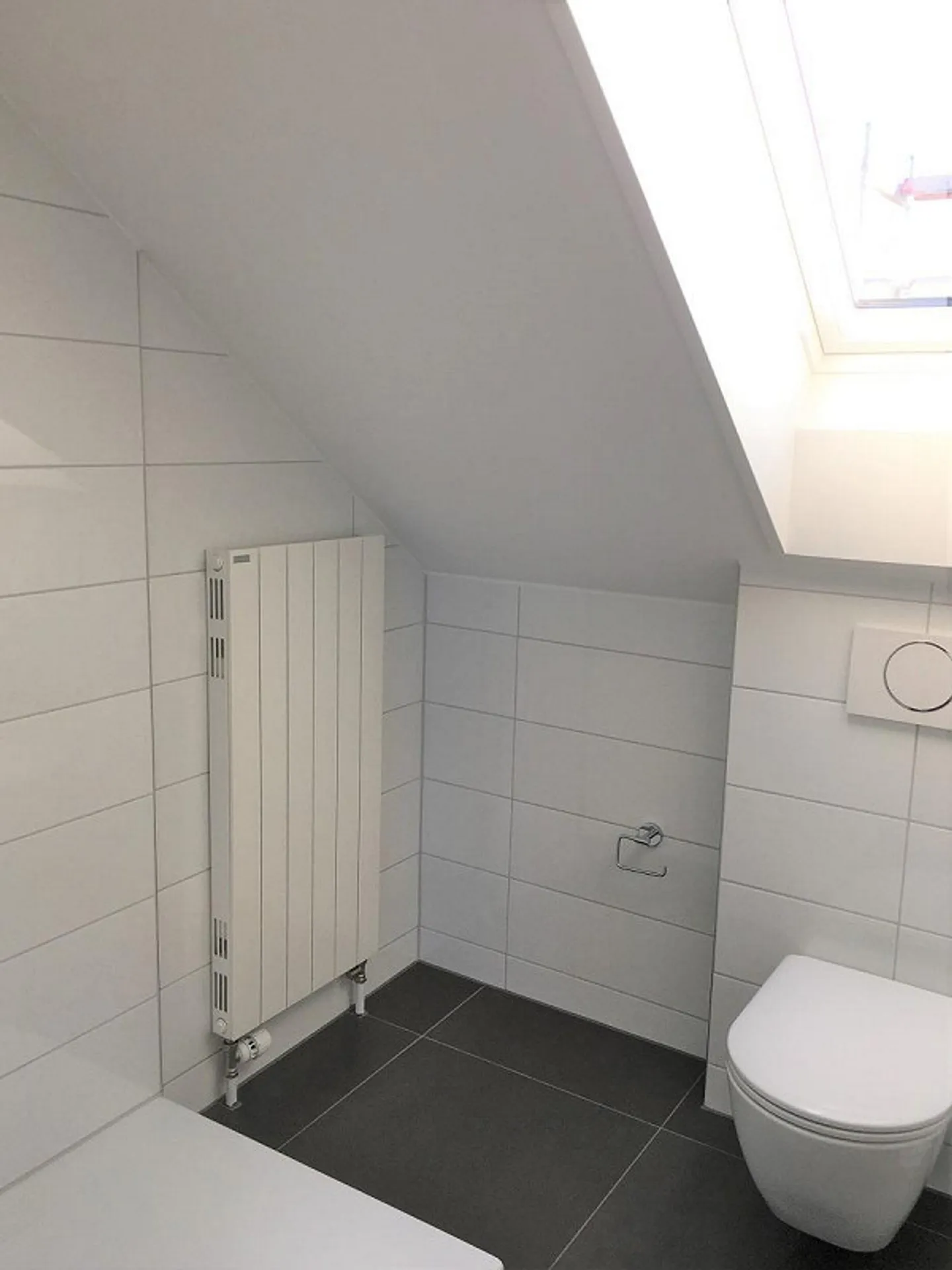 Appartamento luminoso e moderno con 3 stanze in posizione centrale - Foto 3 di 10