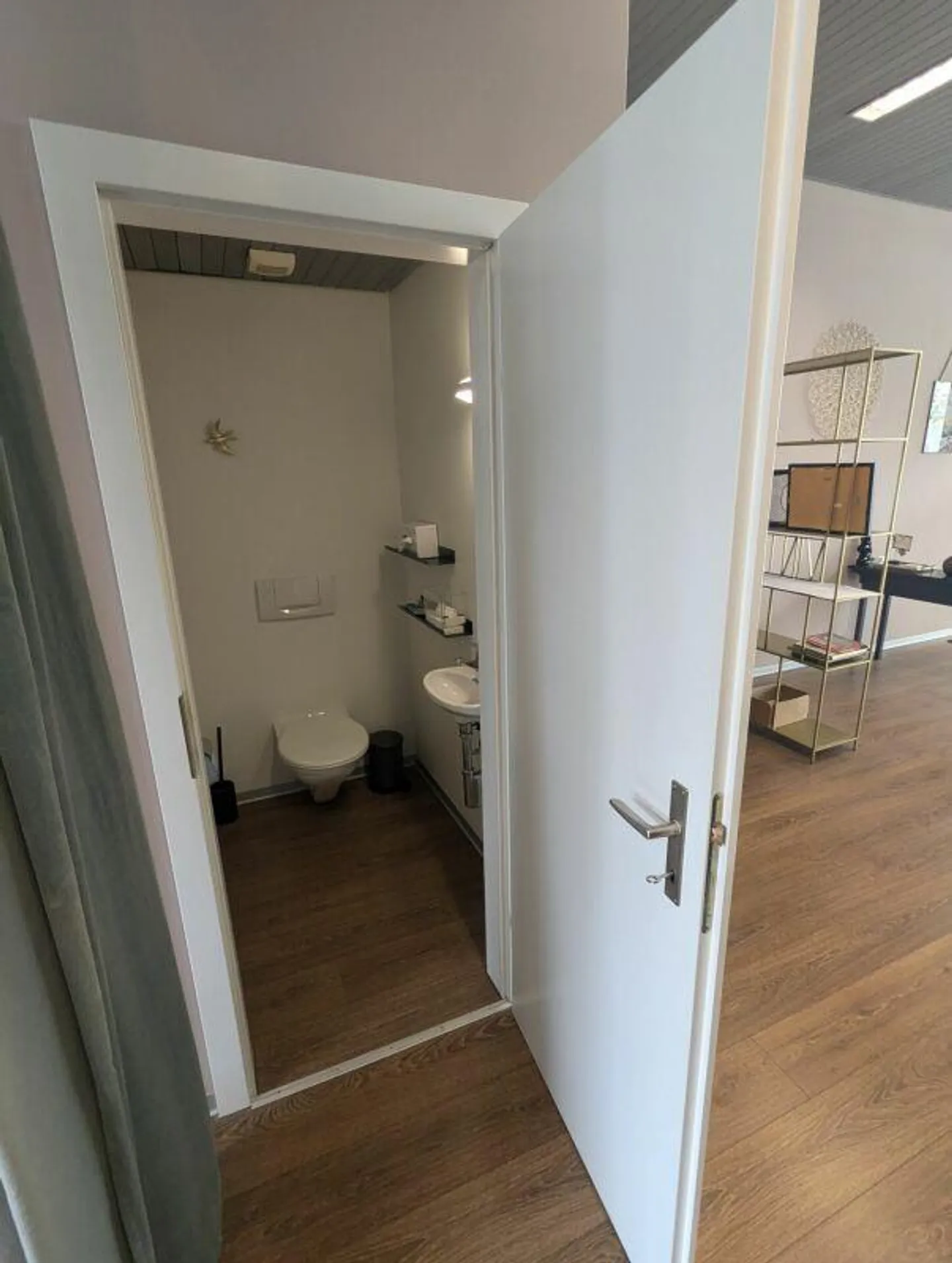 Espace de vente dans un emplacement privilégié à Rotkreuz - Photo 12 sur 14