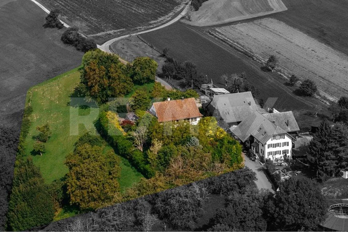 Historical Property in Classicist Style - Photo 4 of 11