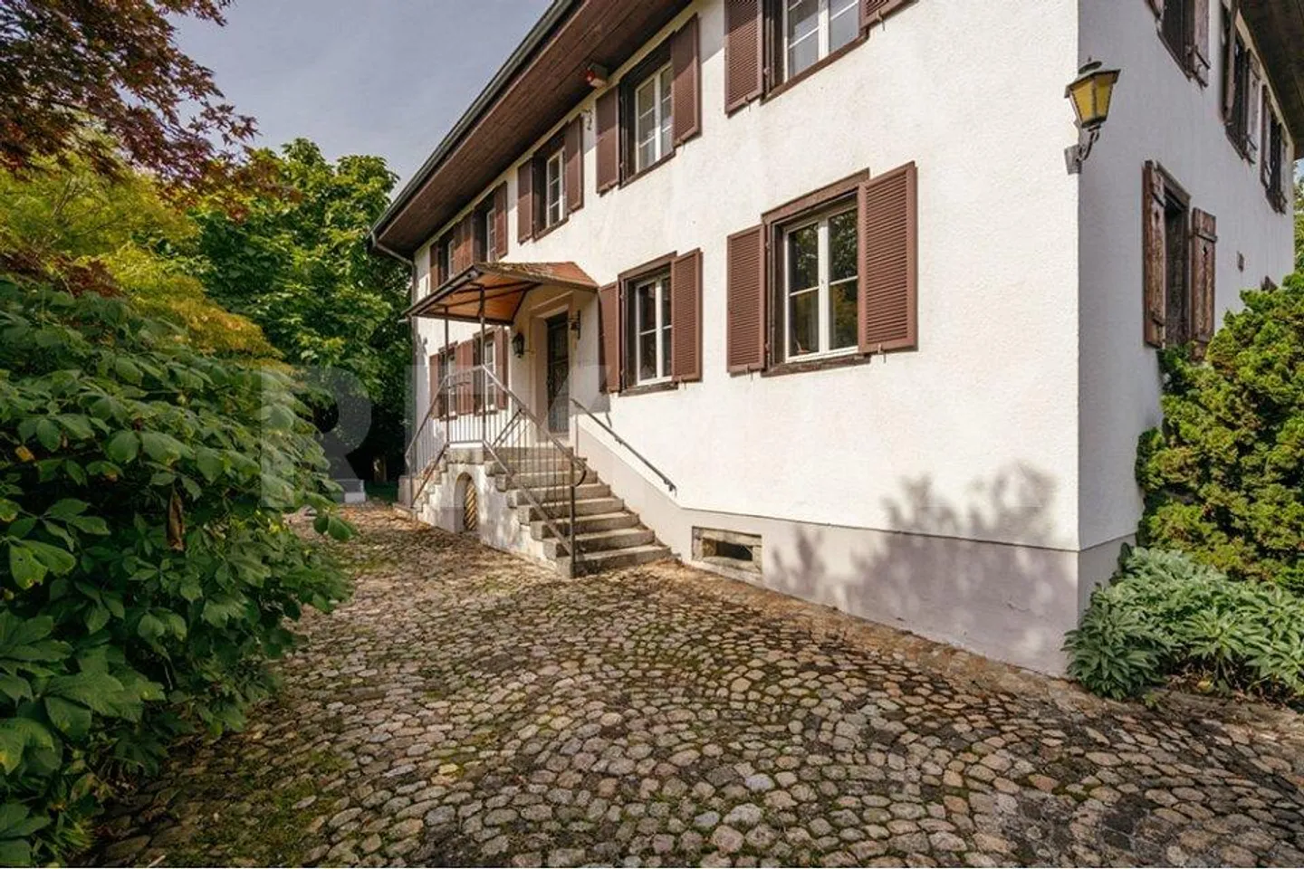 Historical Property in Classicist Style - Photo 5 of 11