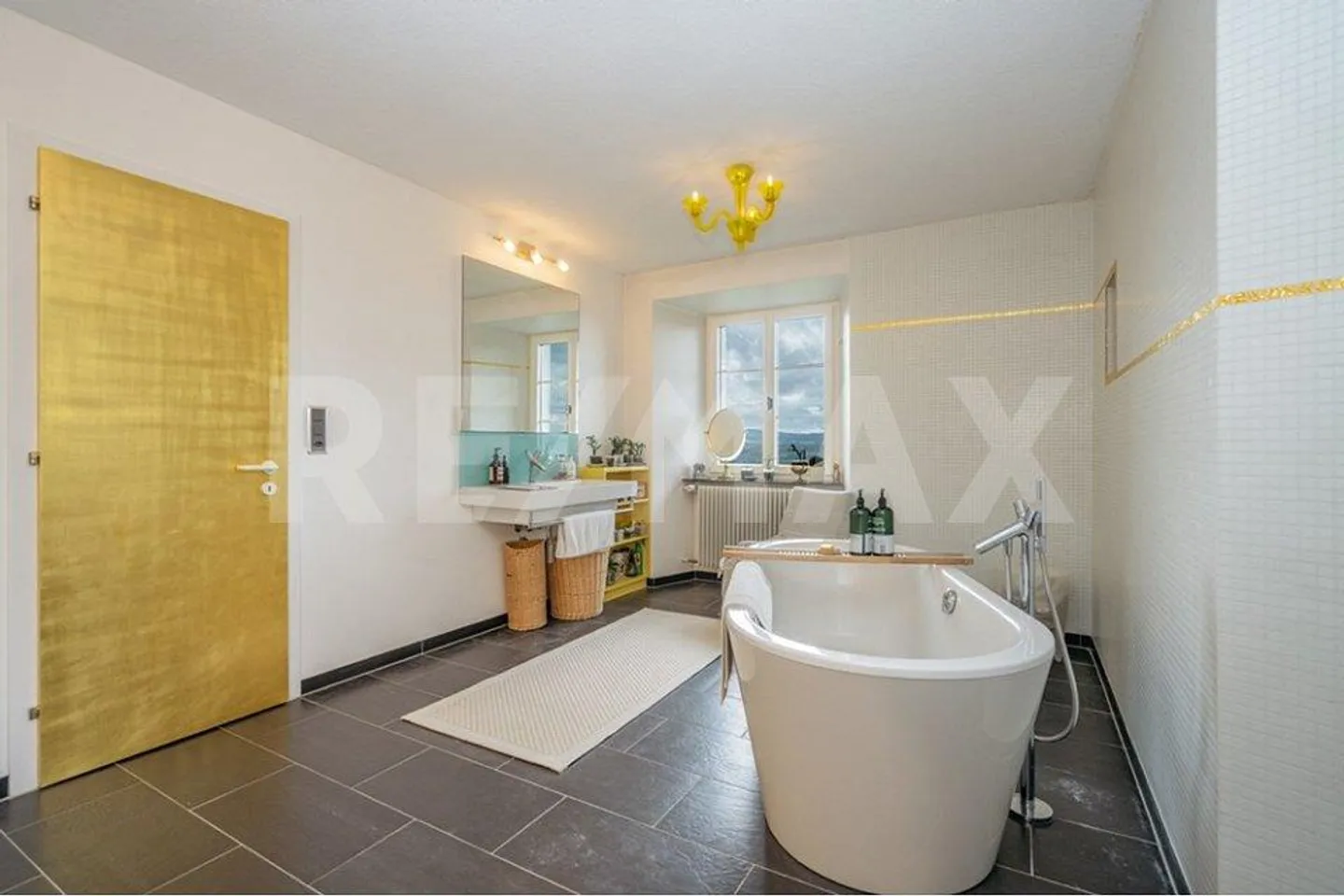 Historical Property in Classicist Style - Photo 8 of 11