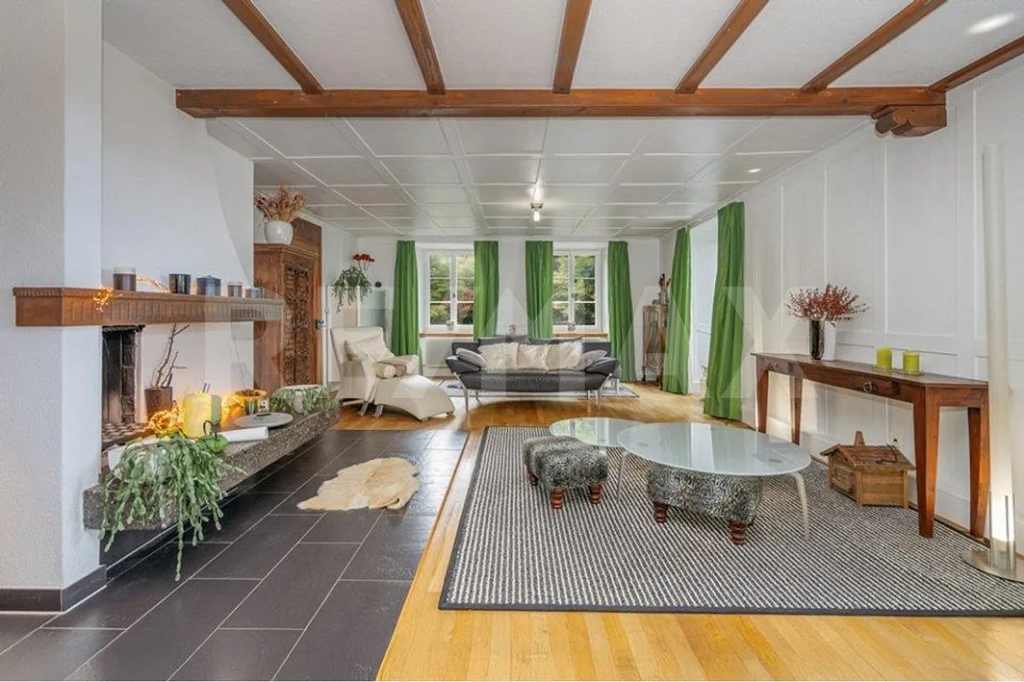 Historical Property in Classicist Style - Photo 10 of 11