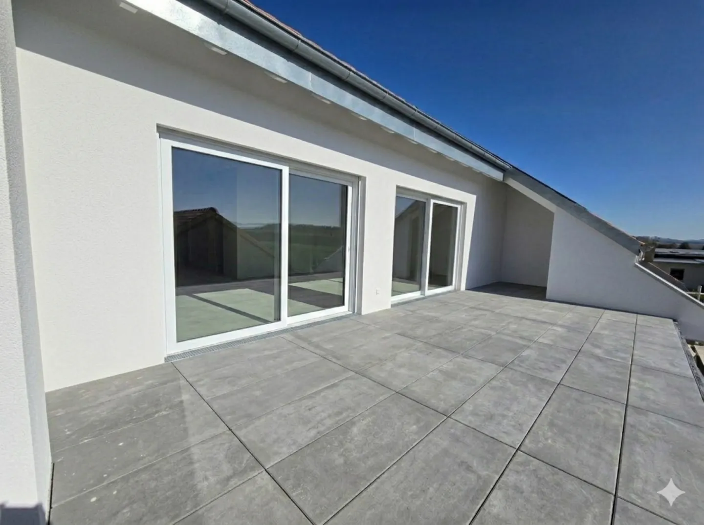 An extraordinary property with garden, terrace without privacy screen and mountain view! - Photo 1 of 6