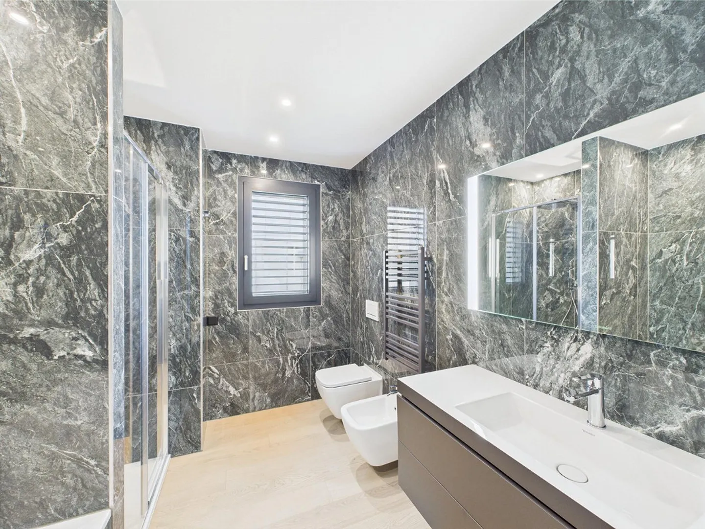 Appartamento moderno con vista lago - Foto 18 di 22