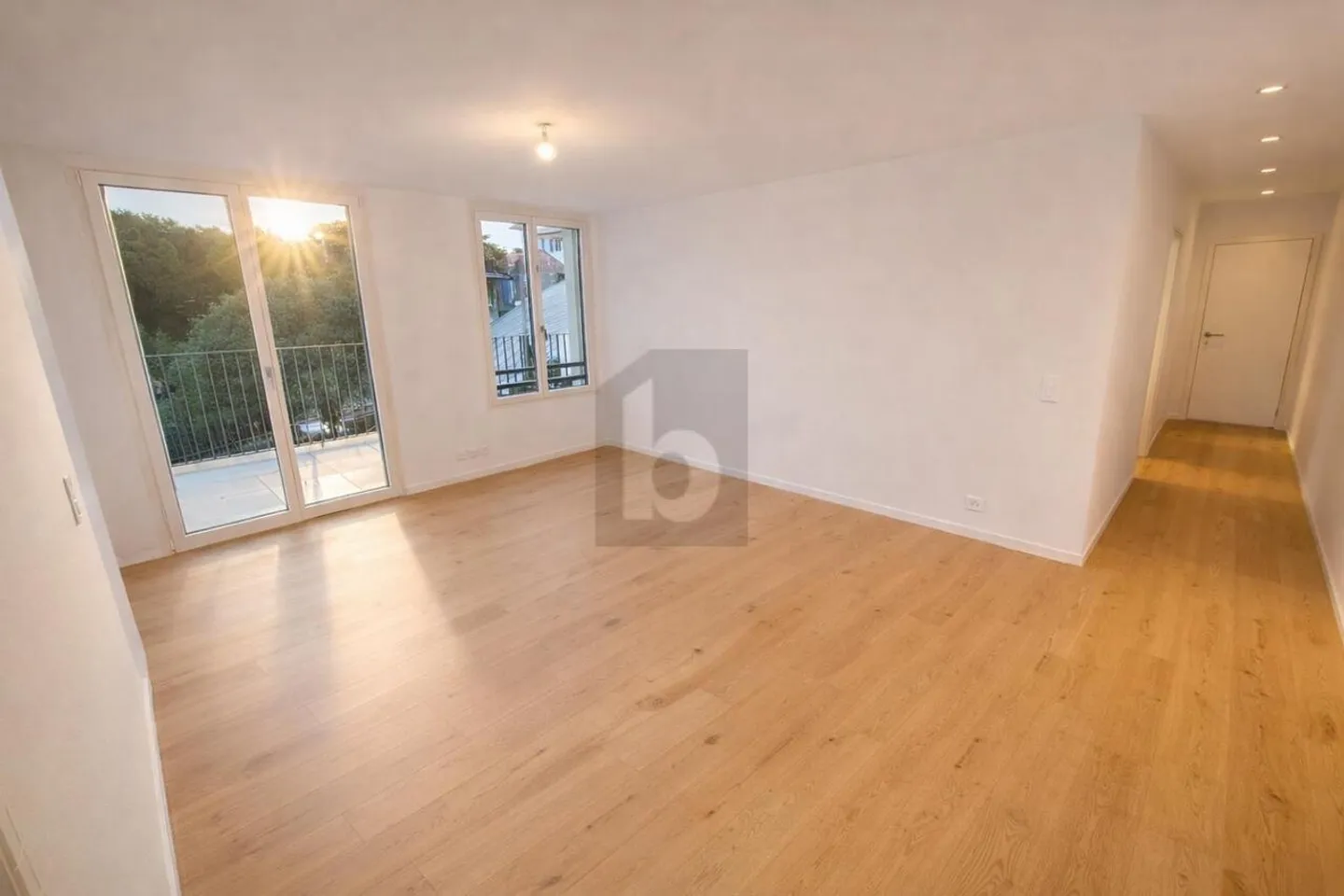 NEW, SUNNY AND QUIET - Photo 2 of 6