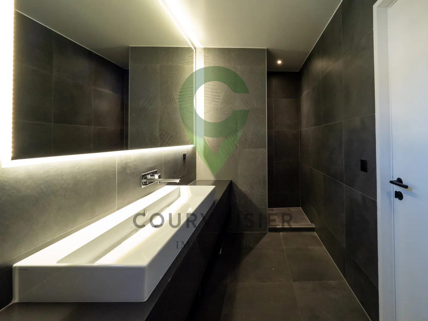 Komfort und Raffinesse im Herzen eines exklusiven Rahmens mit Blick auf den See - Foto 7 von 12