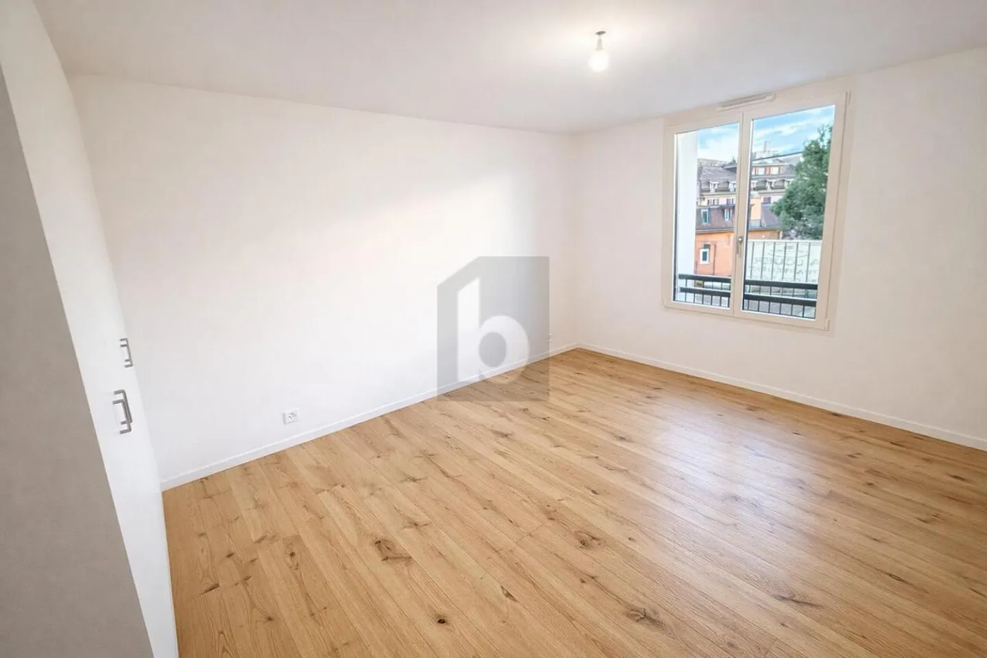 NEW, SUNNY AND QUIET - Photo 5 of 6