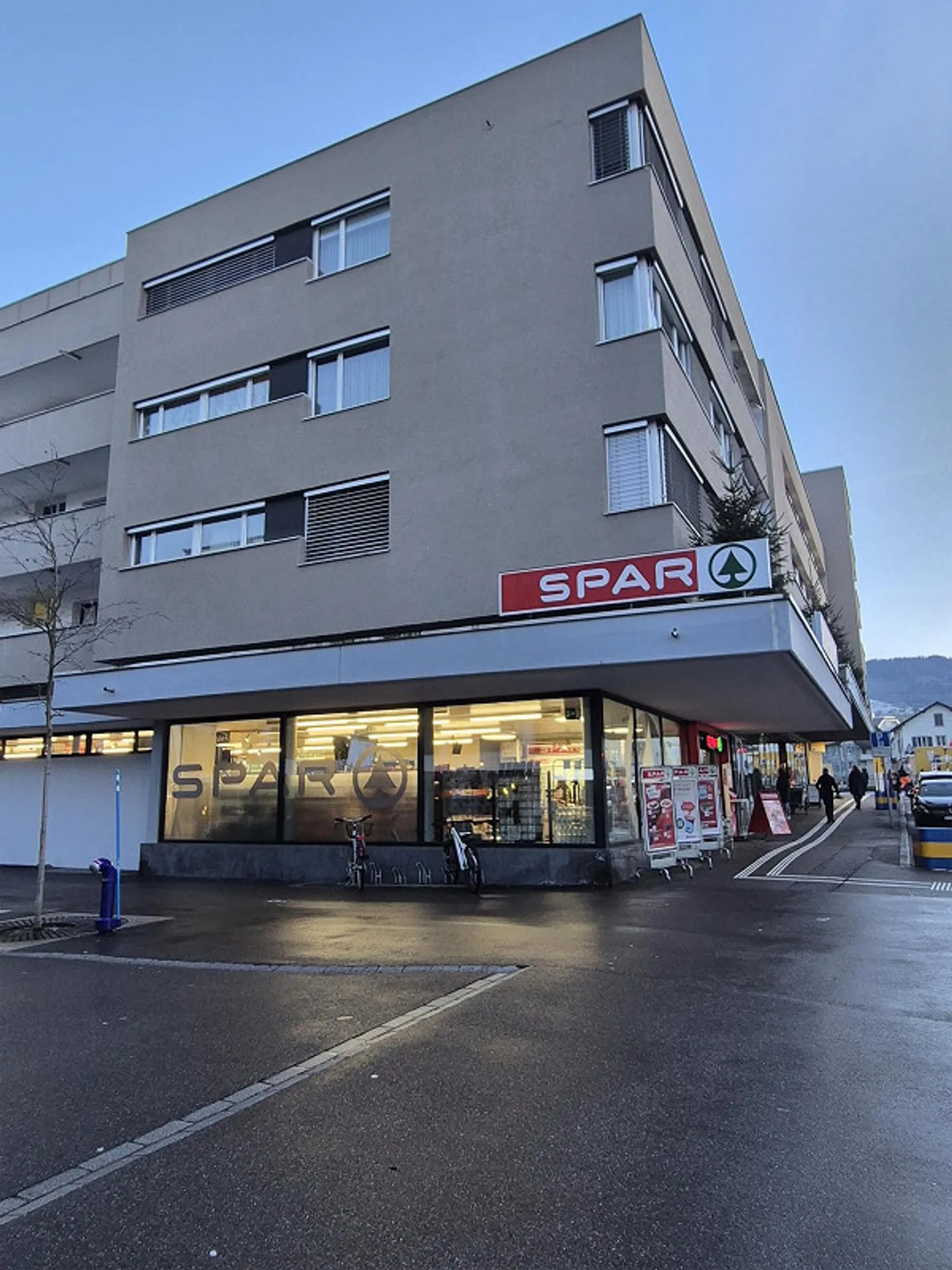 Versatile commercial space in a central location in Goldach - Photo 2 of 4