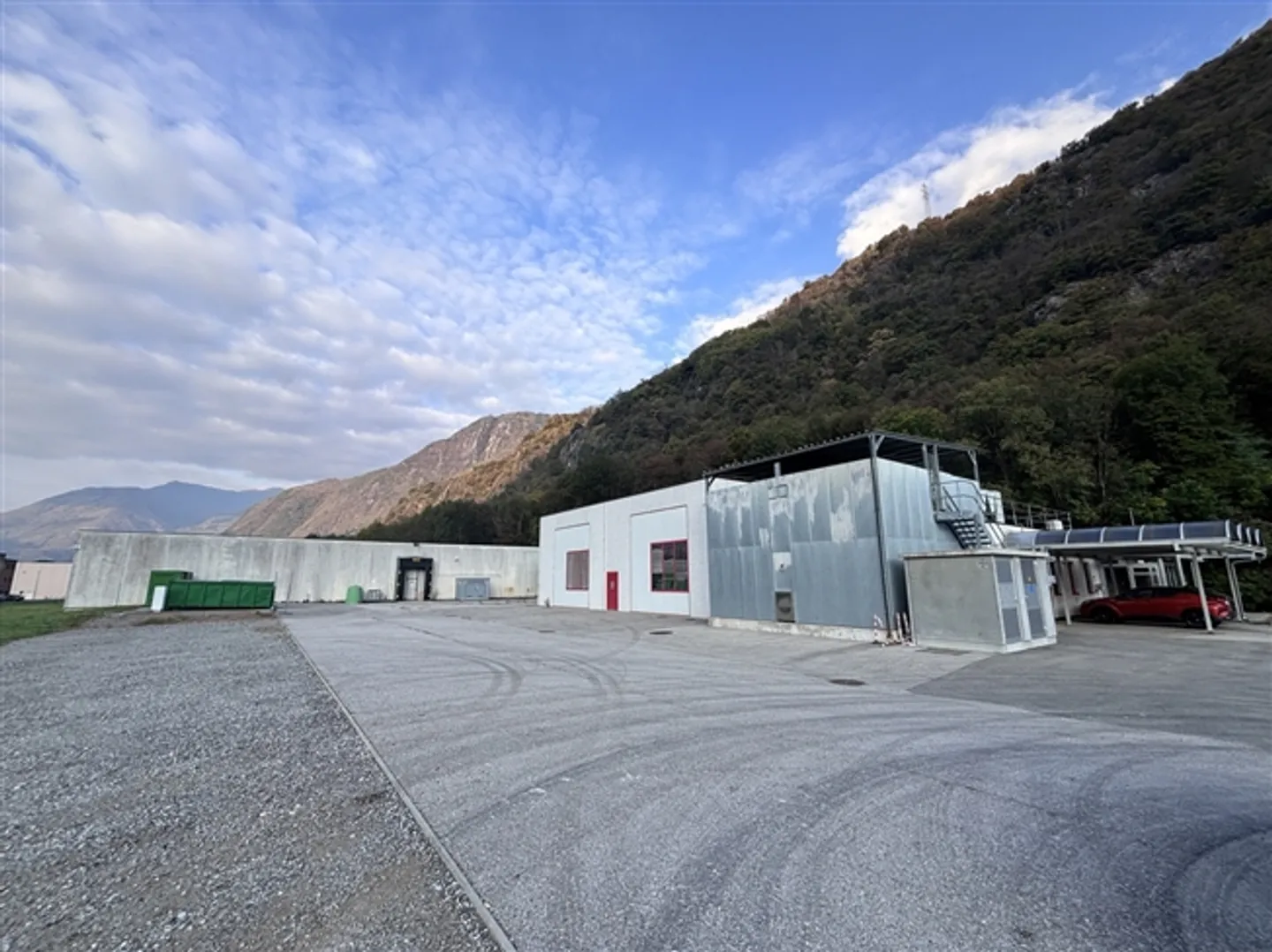 «ZUM VERKAUF INDUSTRIEGEBÄUDE – SAN VITTORE (GR)» - Foto 3 von 5