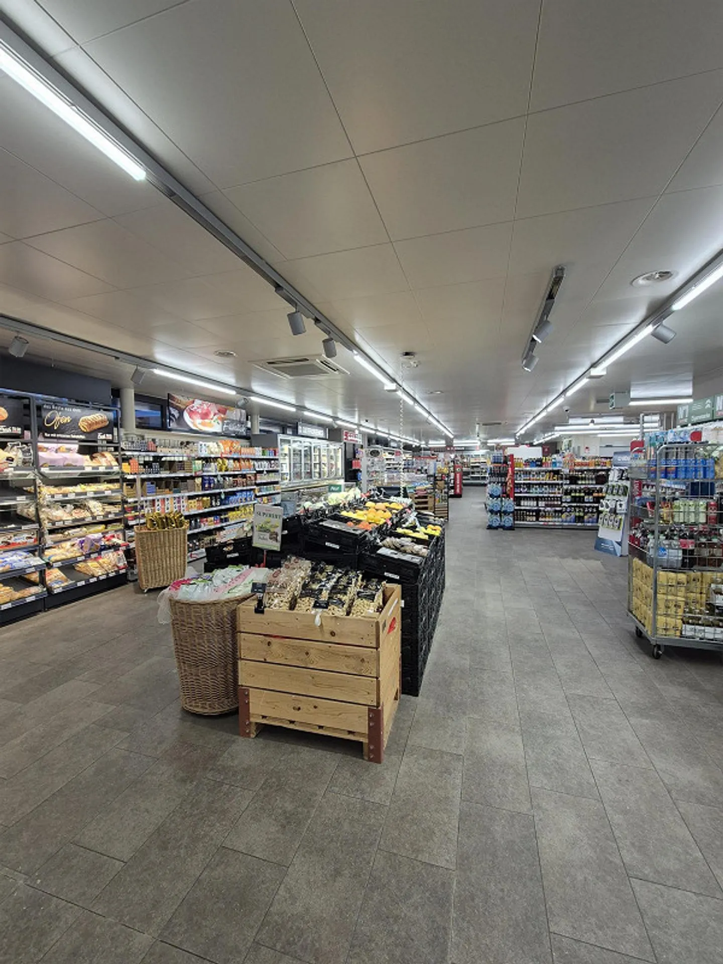 Versatile commercial space in a central location in Goldach - Photo 3 of 4