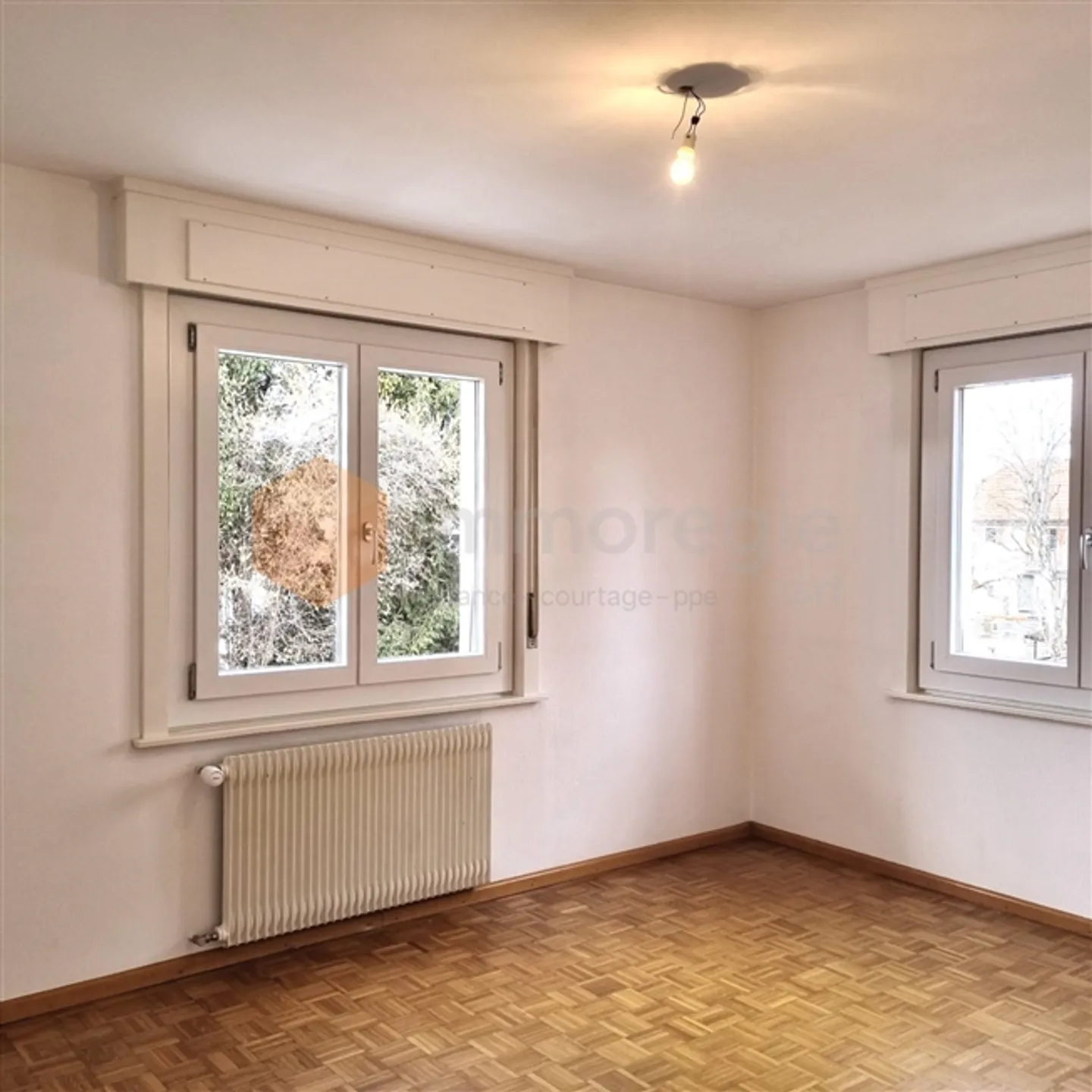 Bellissimo appartamento di 3,5 stanze al primo piano con balconi - Foto 3 di 9