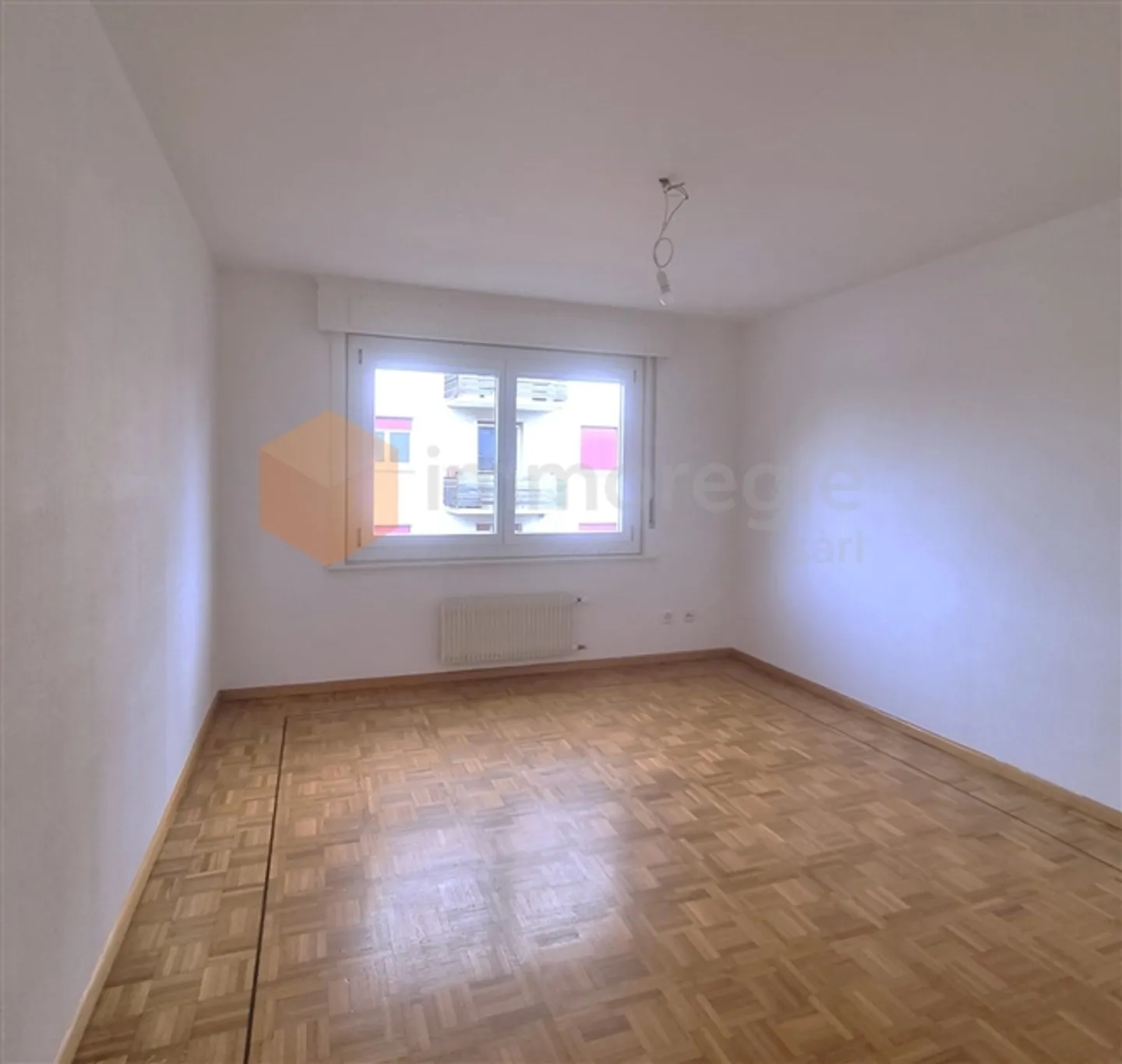 Bellissimo appartamento di 3,5 stanze al primo piano con balconi - Foto 6 di 9