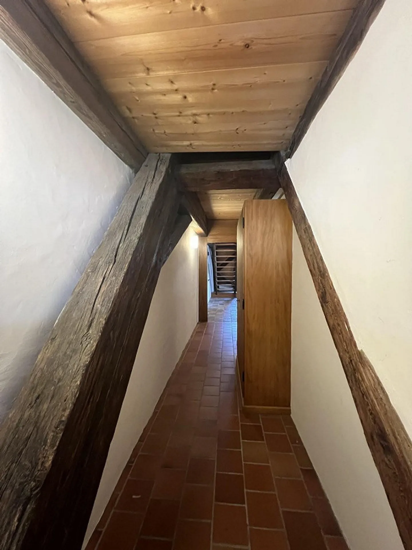 Bellissimo appartamento mansardato di 3,5 locali in affitto nel centro della città - Foto 2 di 13