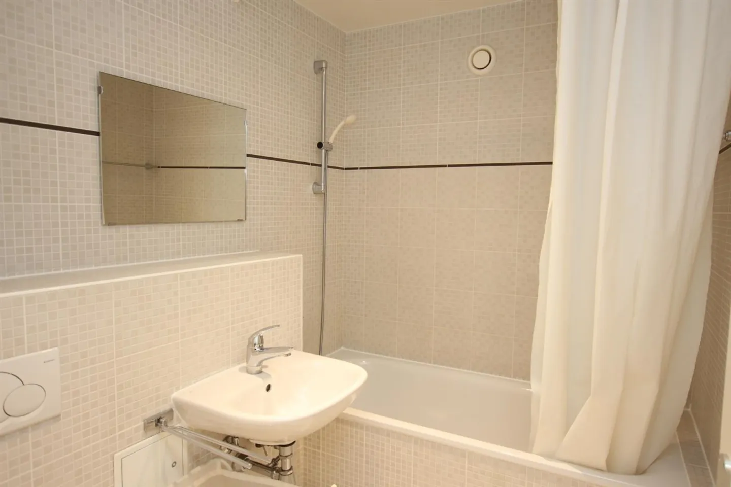 Charmant Studio aux Eaux-Vives - Photo 4 sur 5