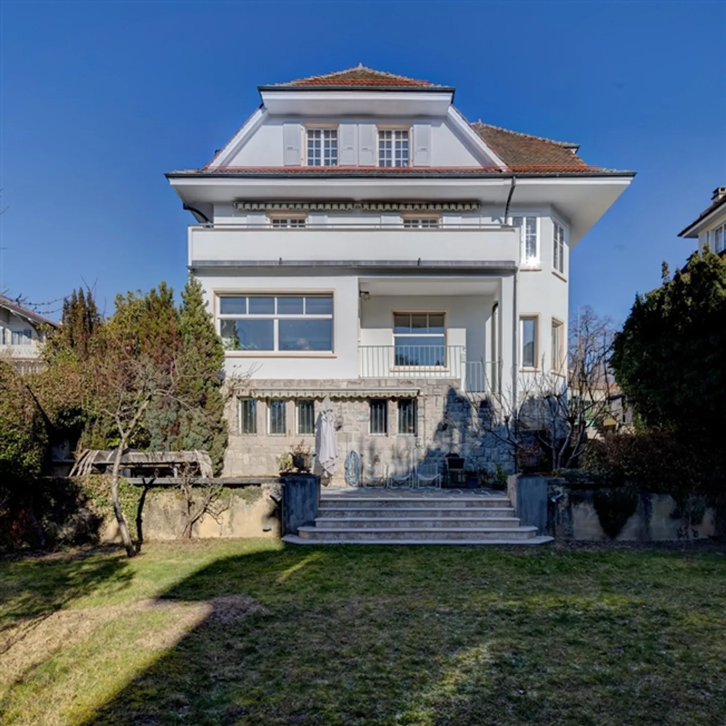 9 Room single house - Photo 2 of 12