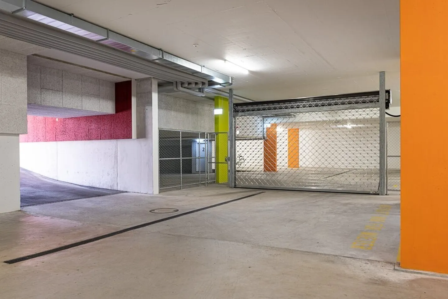 Parking space in underground garage for rent - Photo 2 of 3
