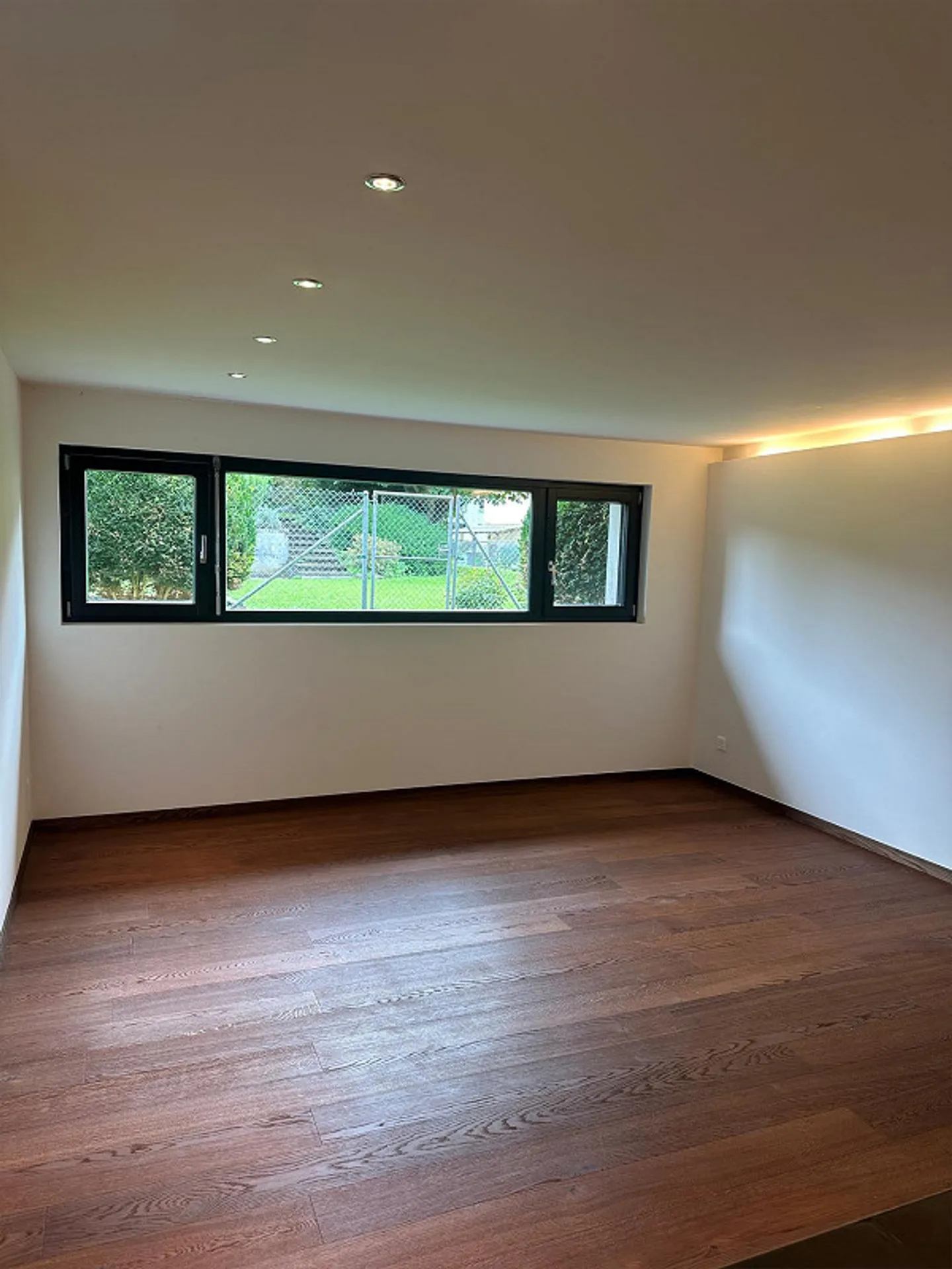 Spacious, affordable basement apartment in a quiet neighborhood - Photo 4 of 14